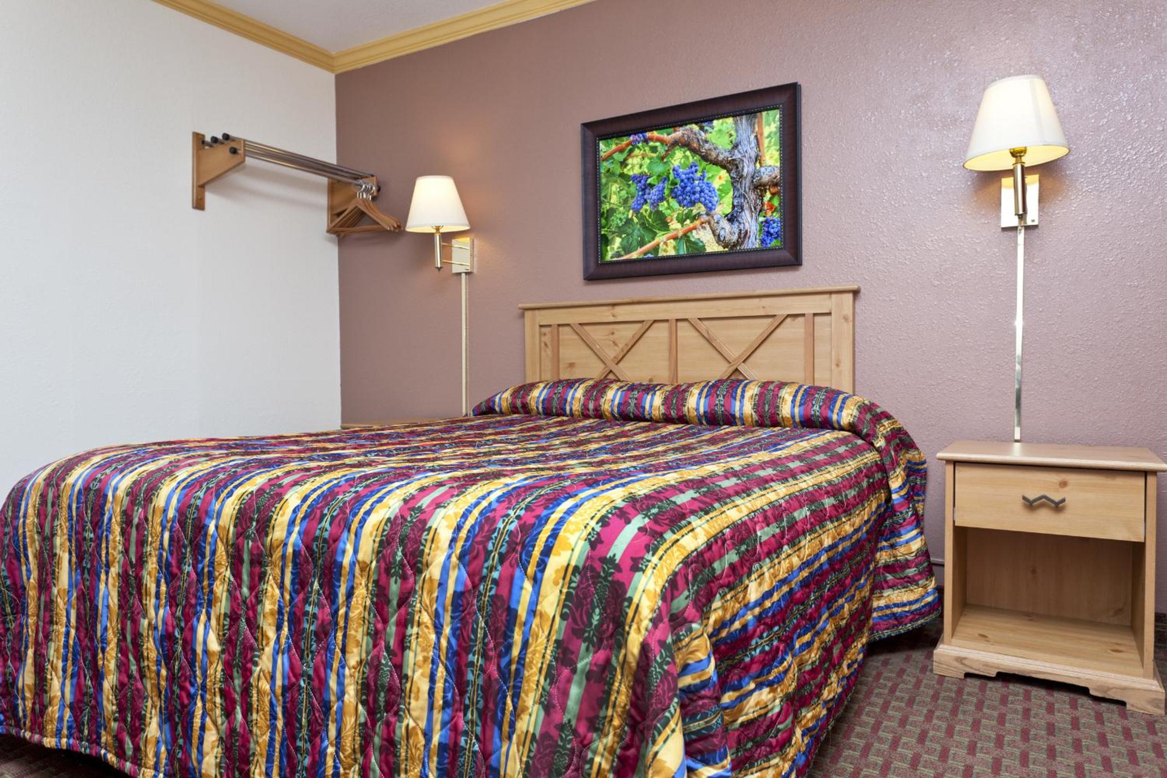 Queen Room photo 3