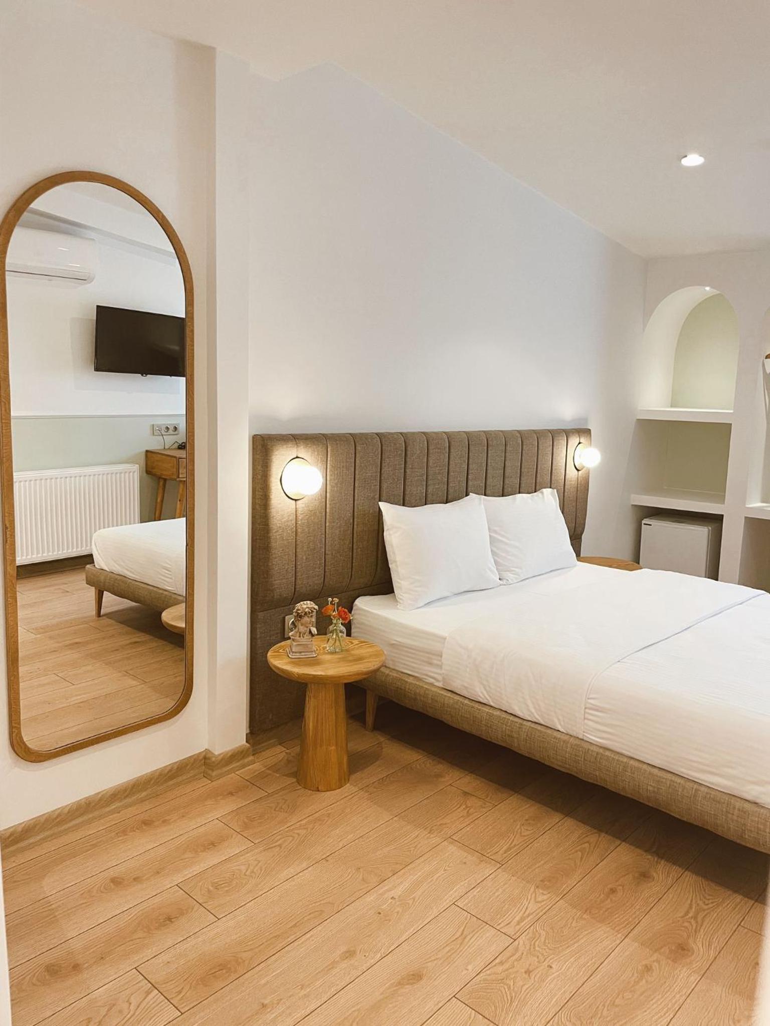 Deluxe Double Room - Photo 10