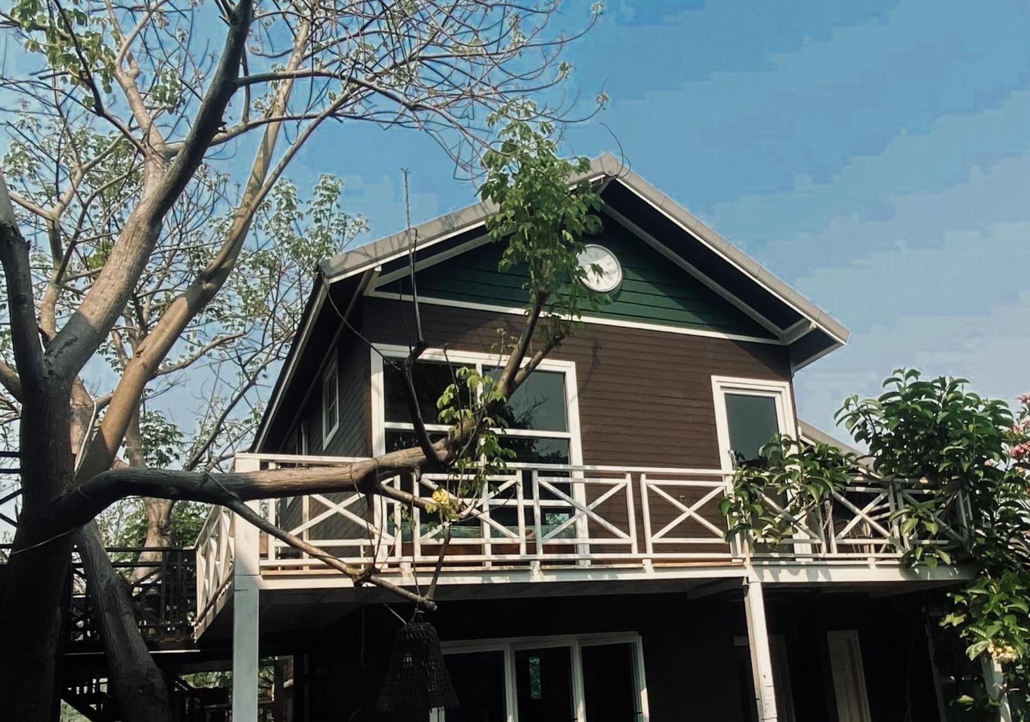 Bungalow - Water Front  - Photo 6