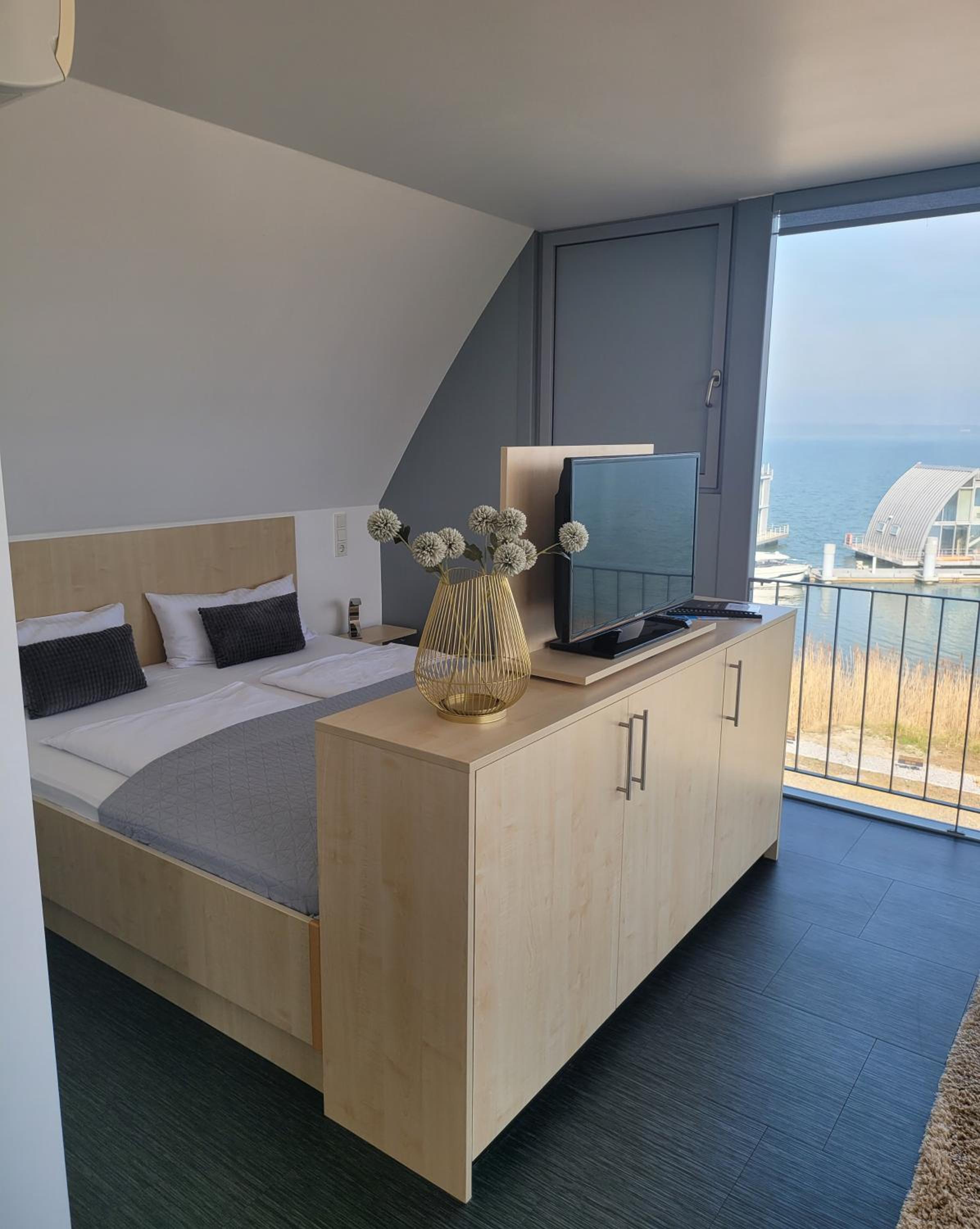 Apartment with Sea View and Terrace photo 2