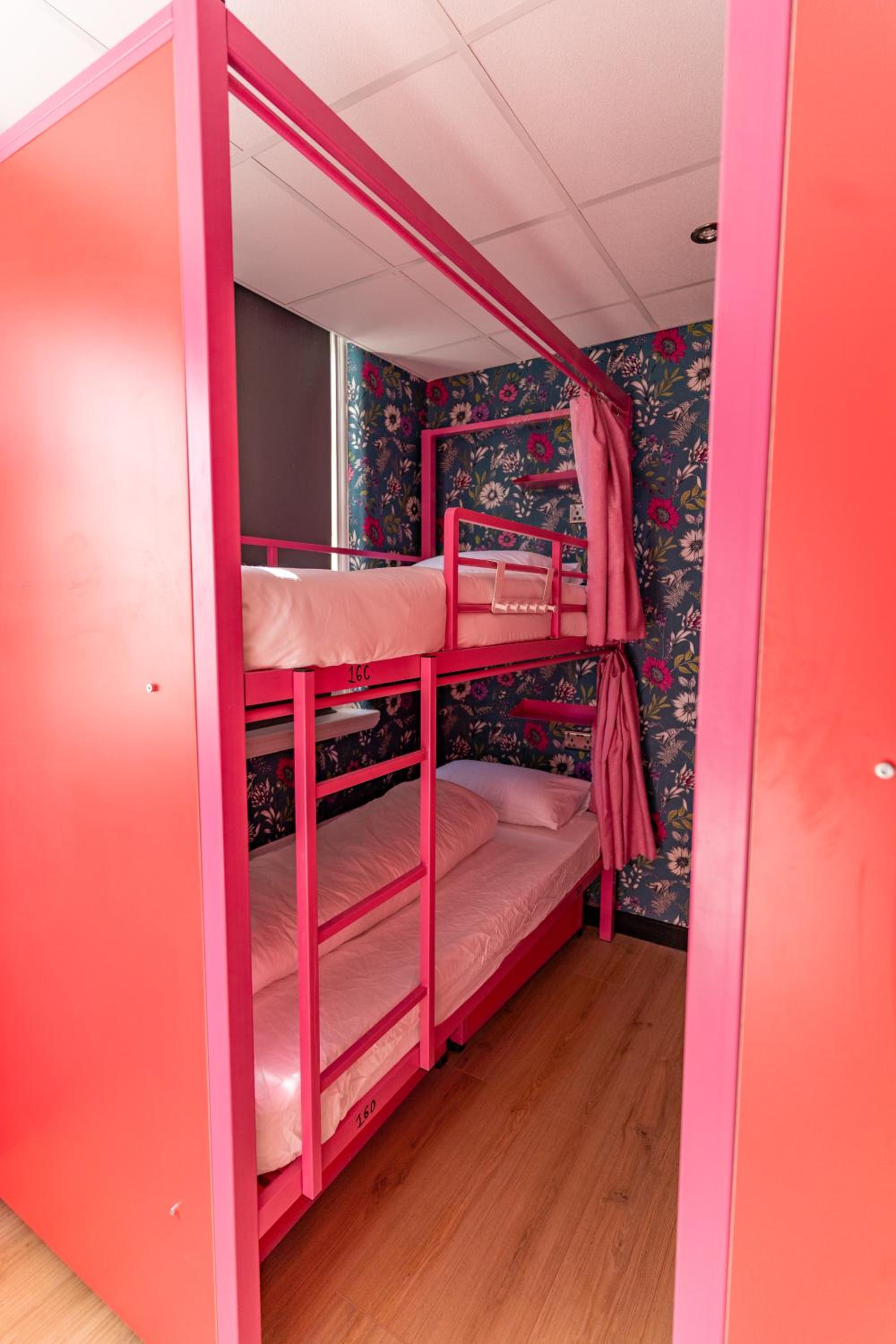 Bed in 8-Bed Female Dormitory Room photo 2