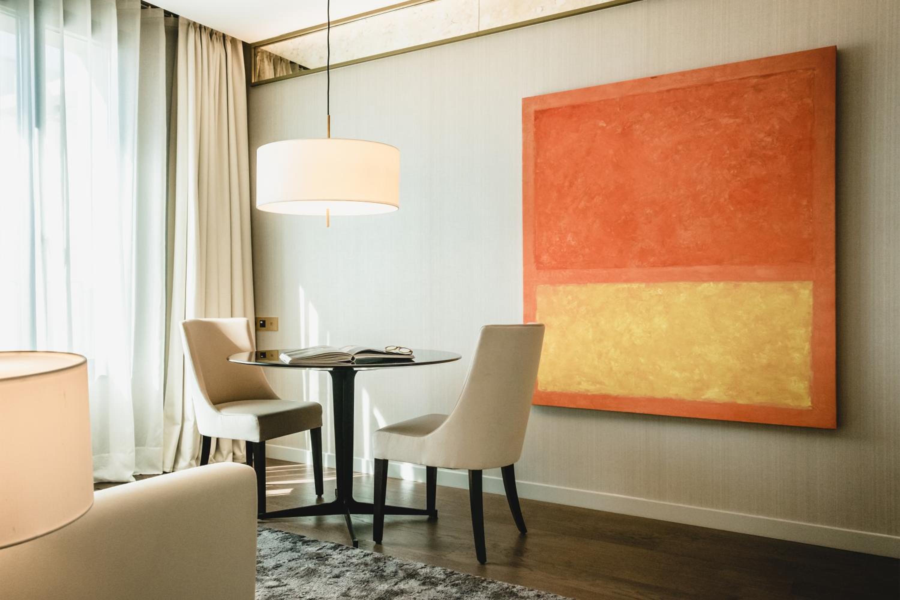 Almanac Suite photo 2