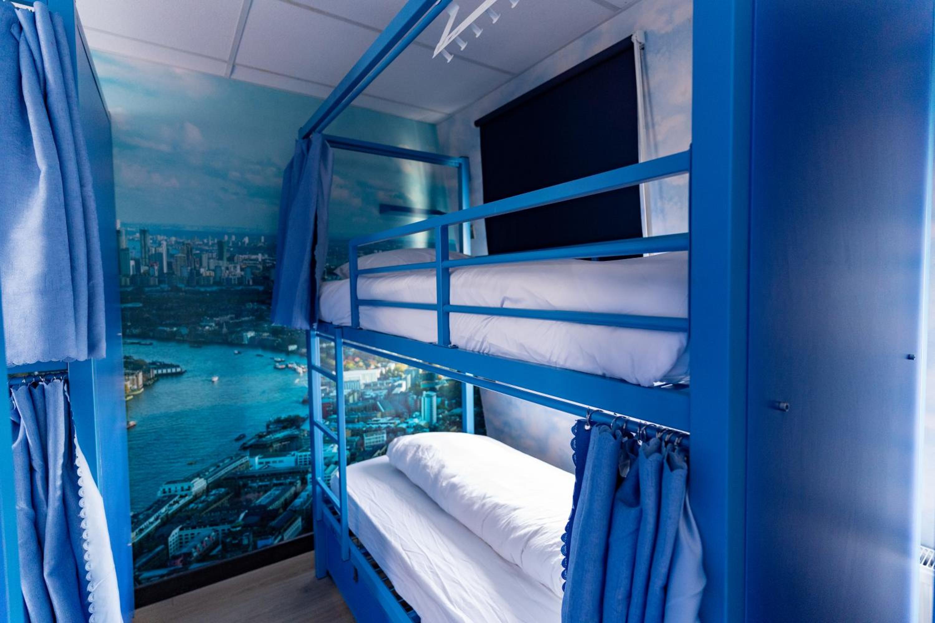 Bed in 14-Bed Female Dormitory Room photo 3