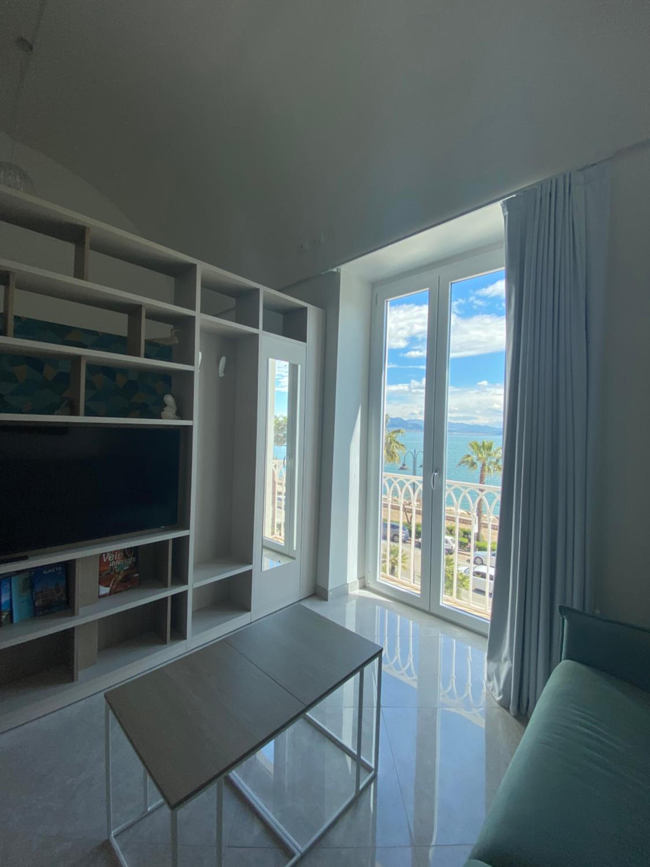 Deluxe Double Room with Balcony and Sea View photo 3