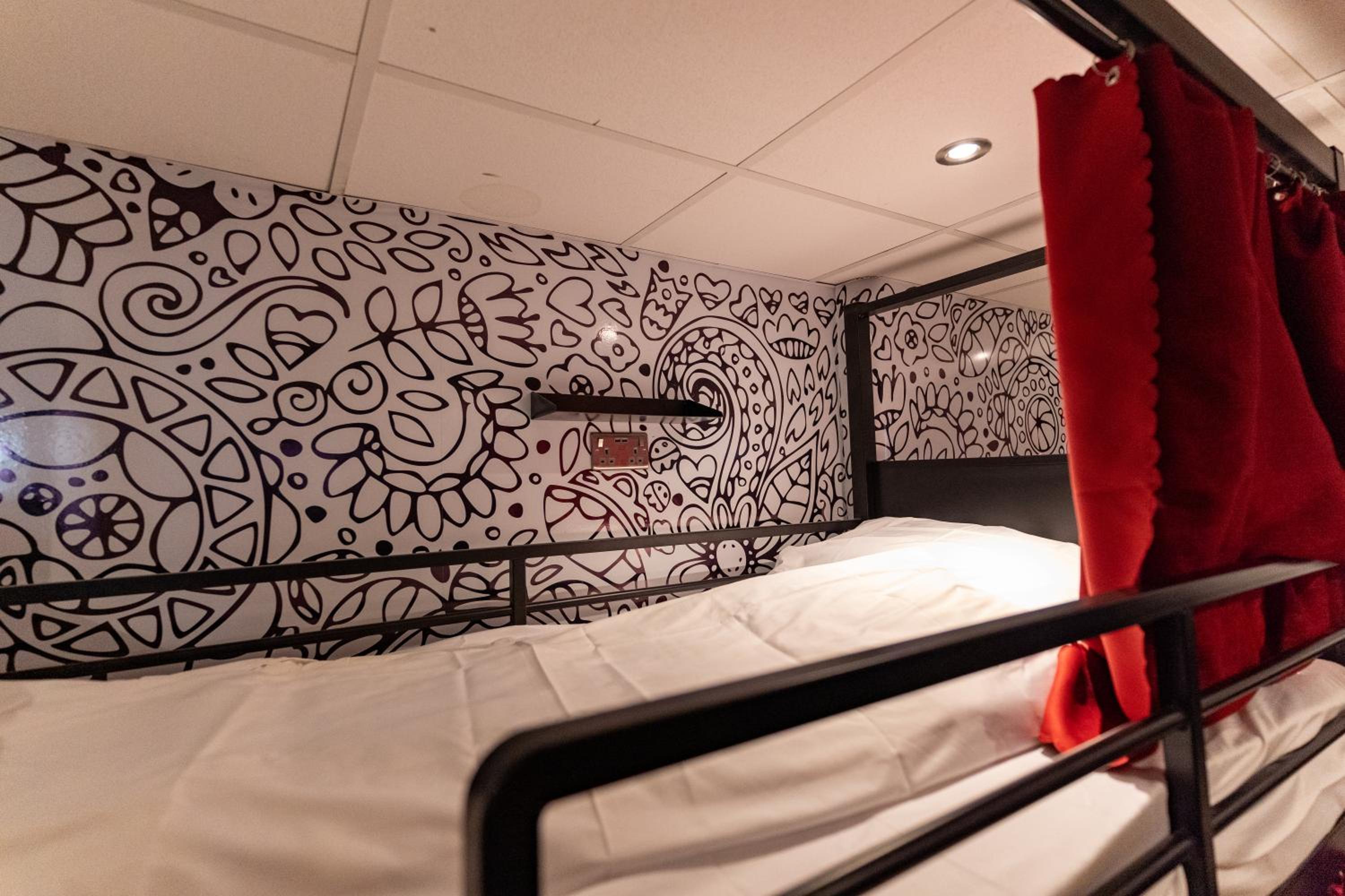 Bed in 12-Bed Female Dormitory Room photo 1