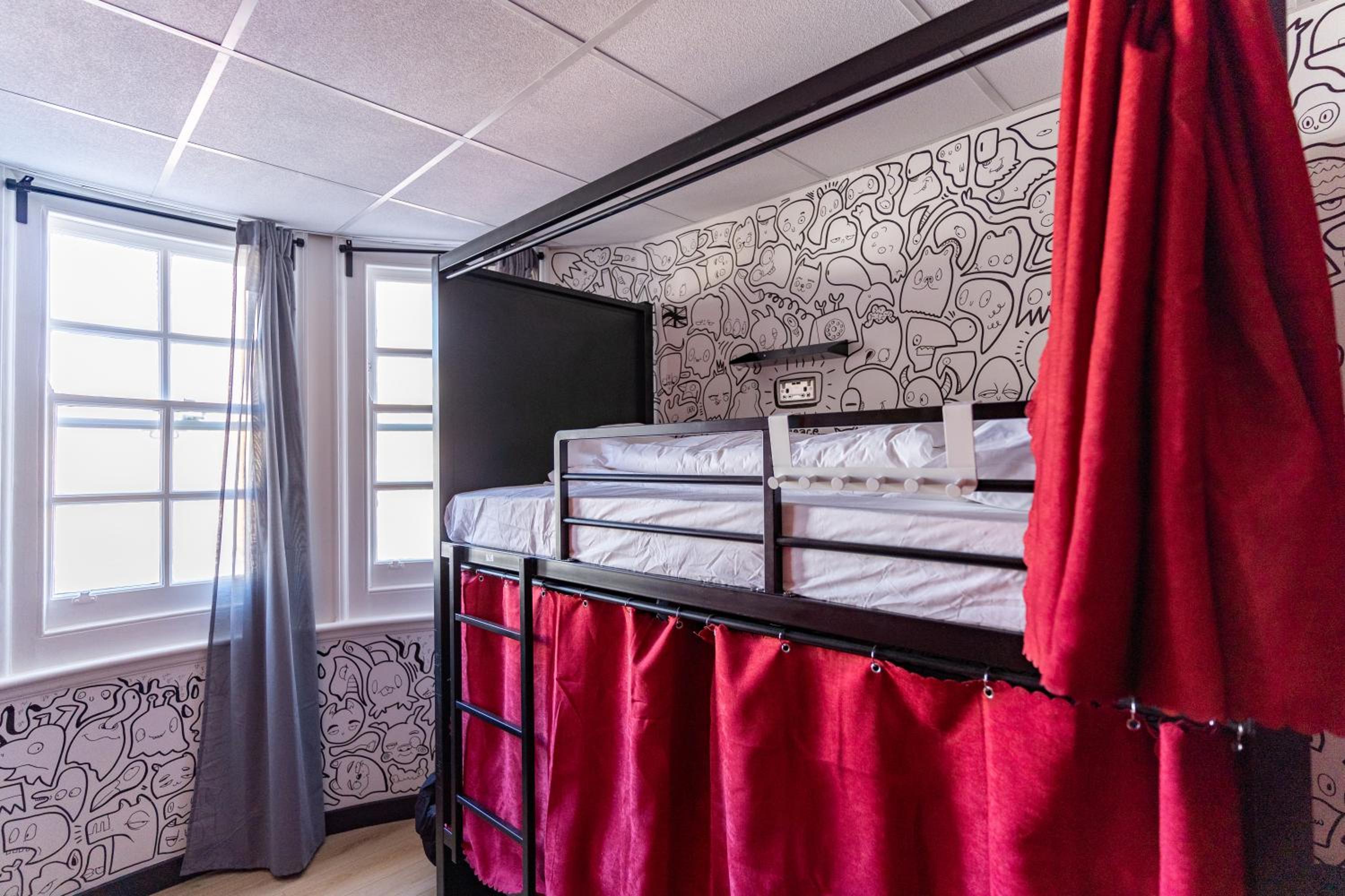 Bed in 6-Bed Female Dormitory Room photo 2