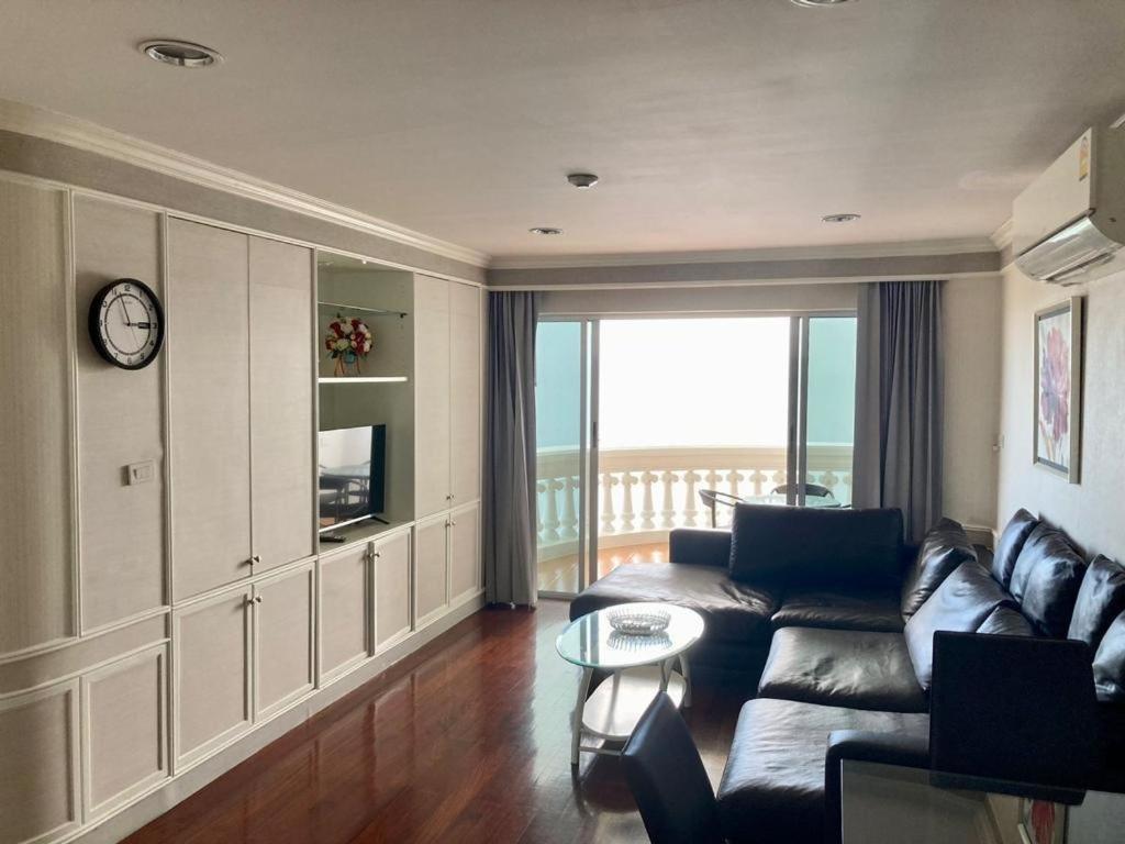 One-Bedroom Suite photo 1