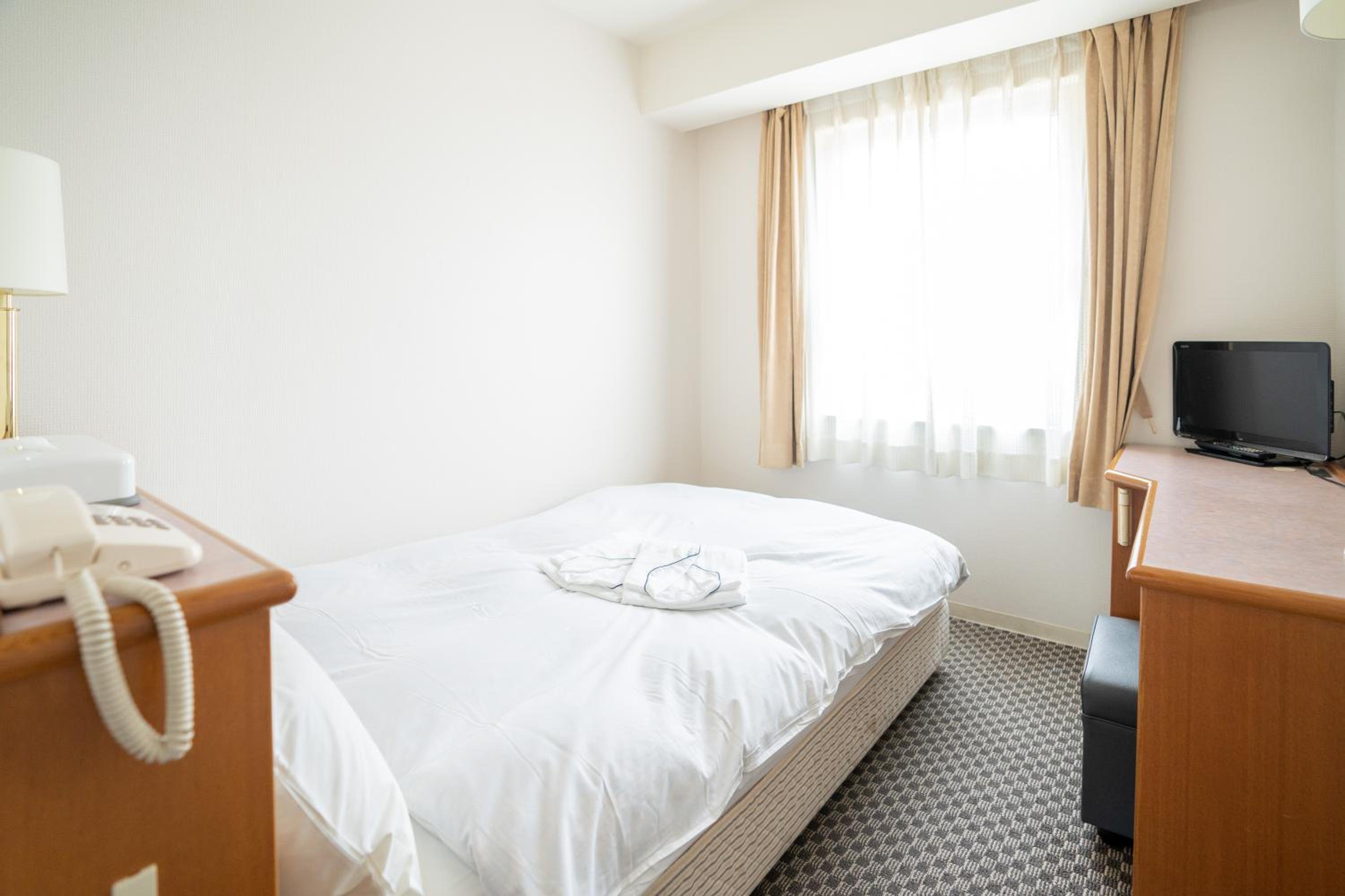 Double Room with Small Double Bed - Non-Smoking - Photo 2