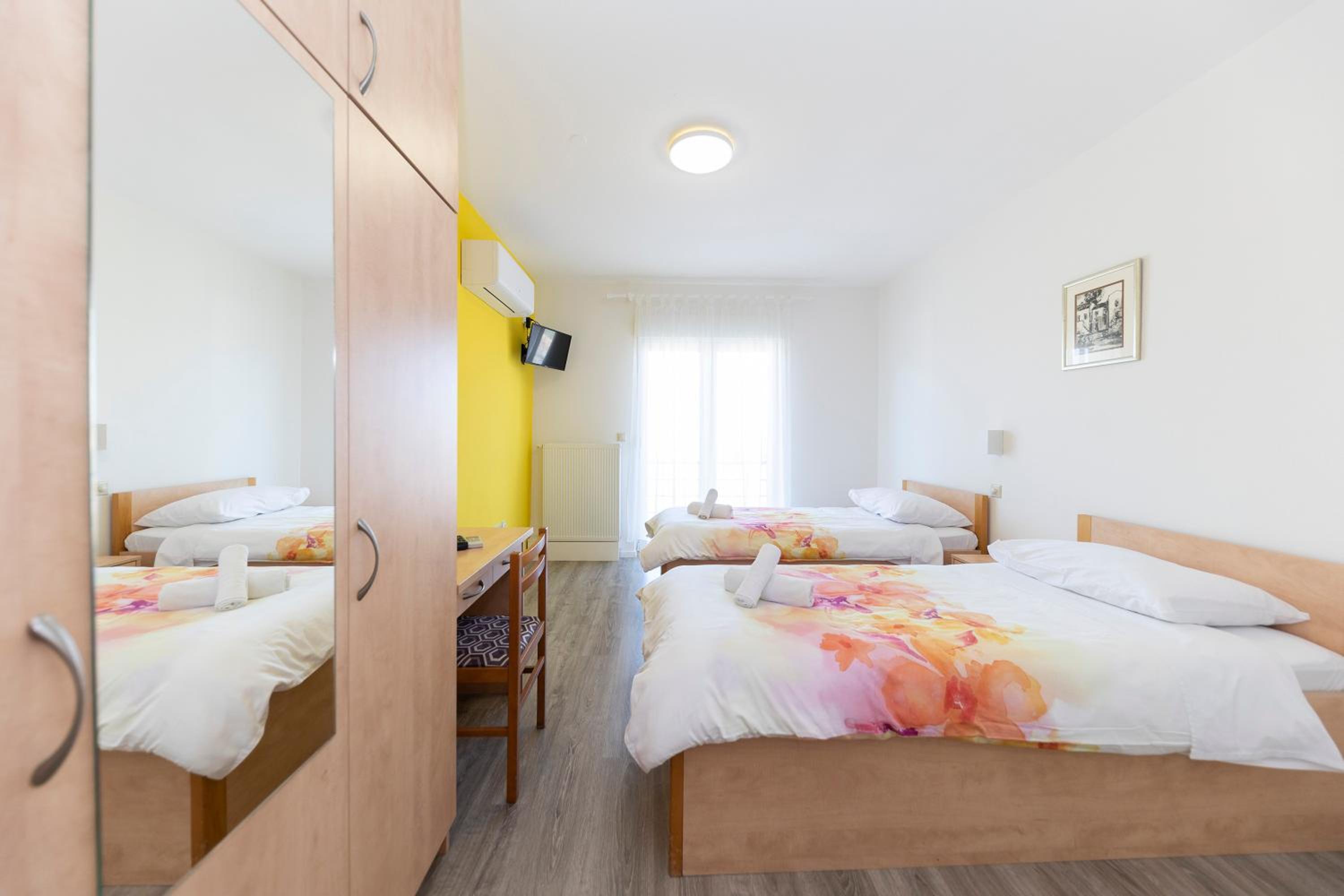 Studio Apartment with Balcony photo 1