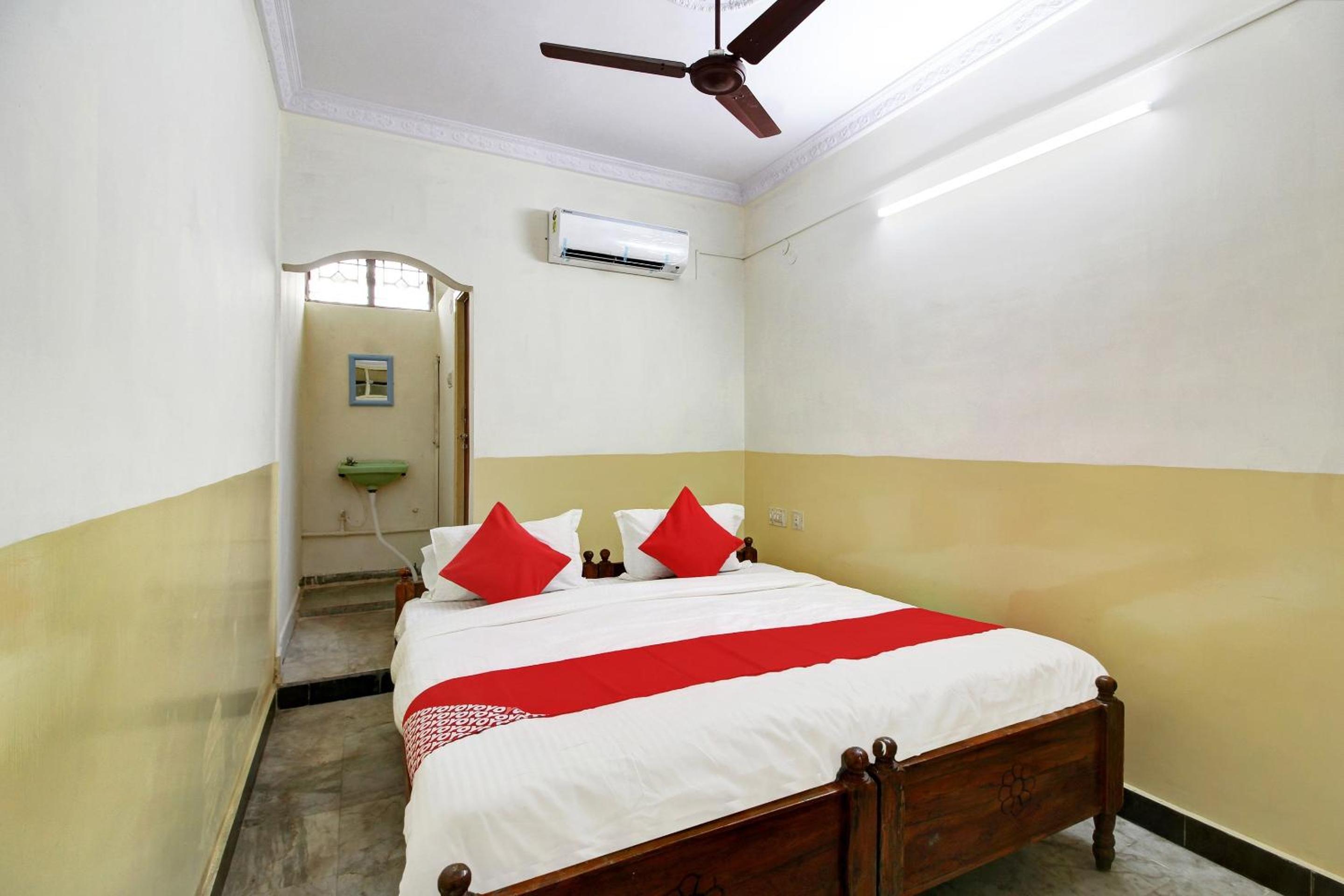 Small Double Room photo 1