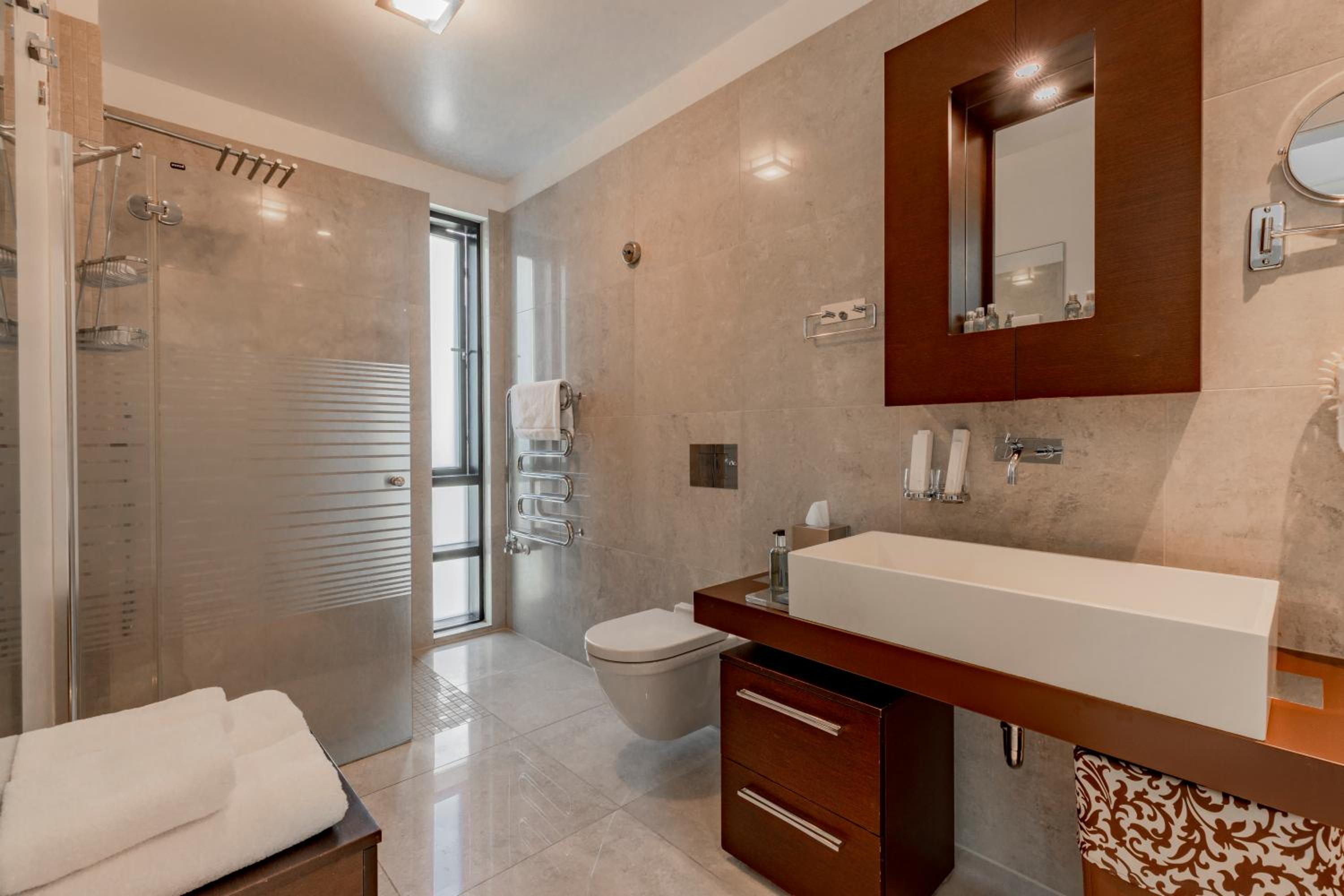 Deluxe Two-Bedroom Suite with Balcony - Photo 4