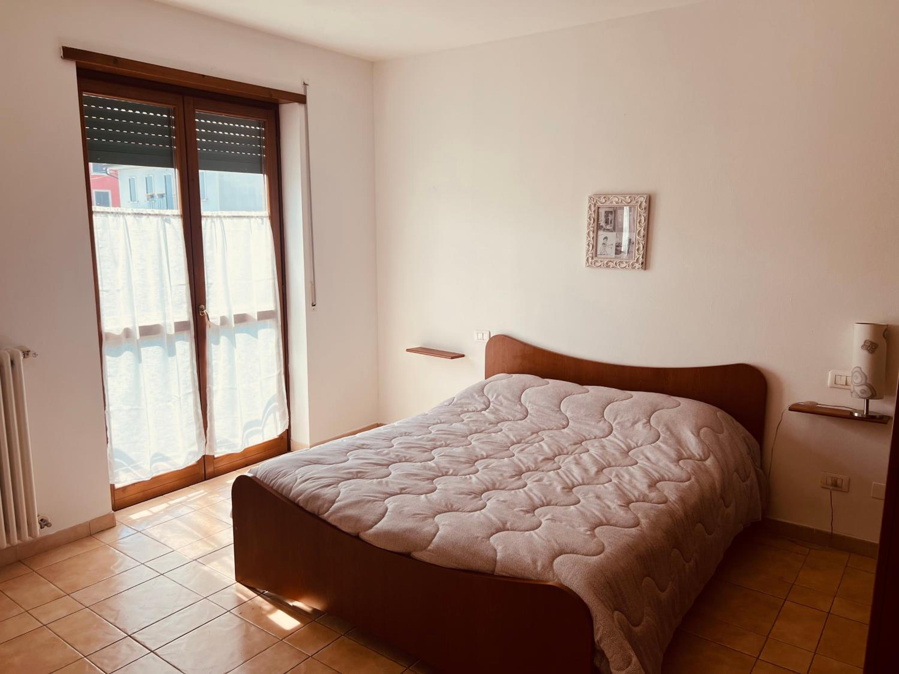 One-Bedroom Apartment - Photo 2
