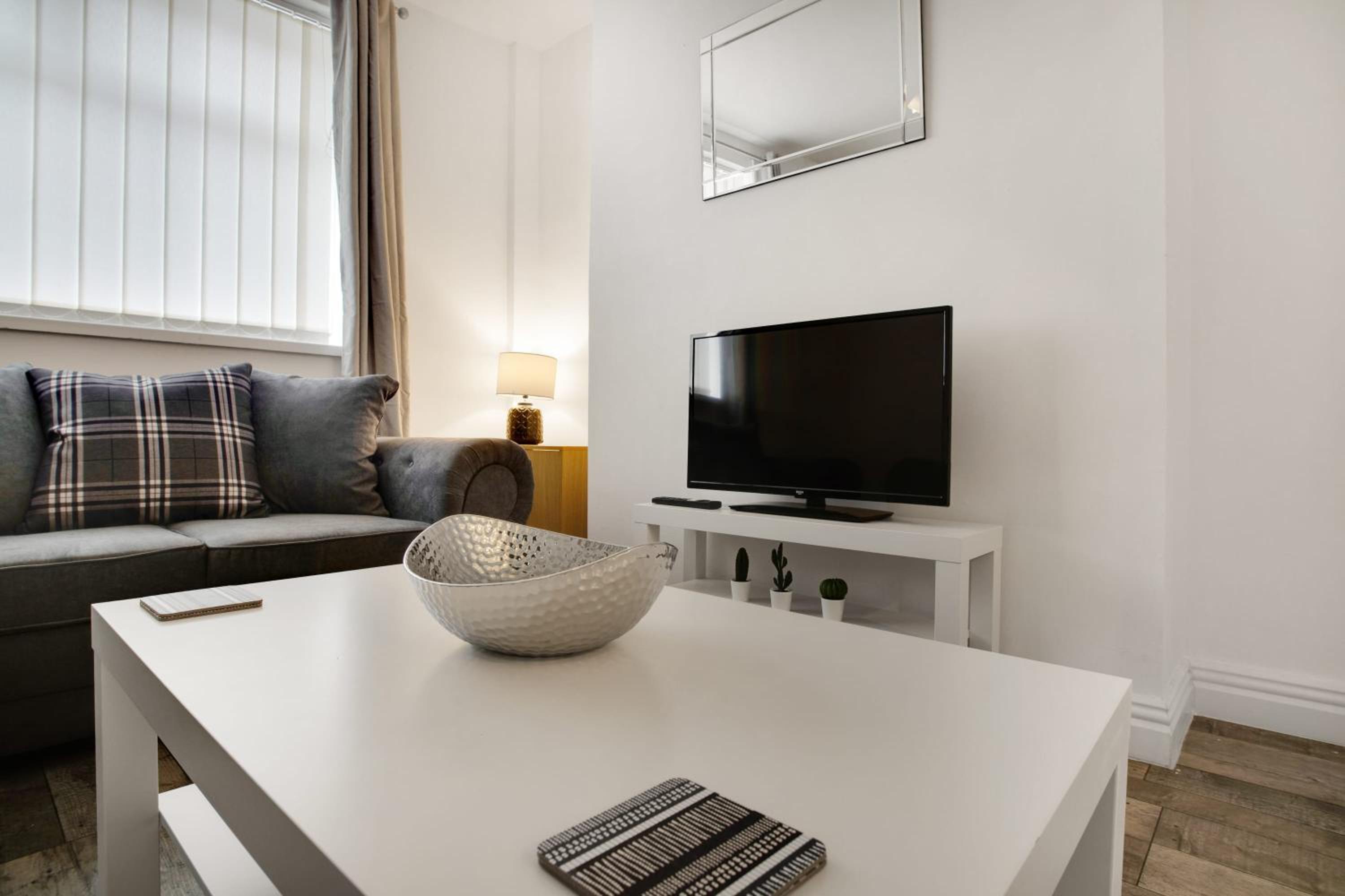 Family Room photo 3
