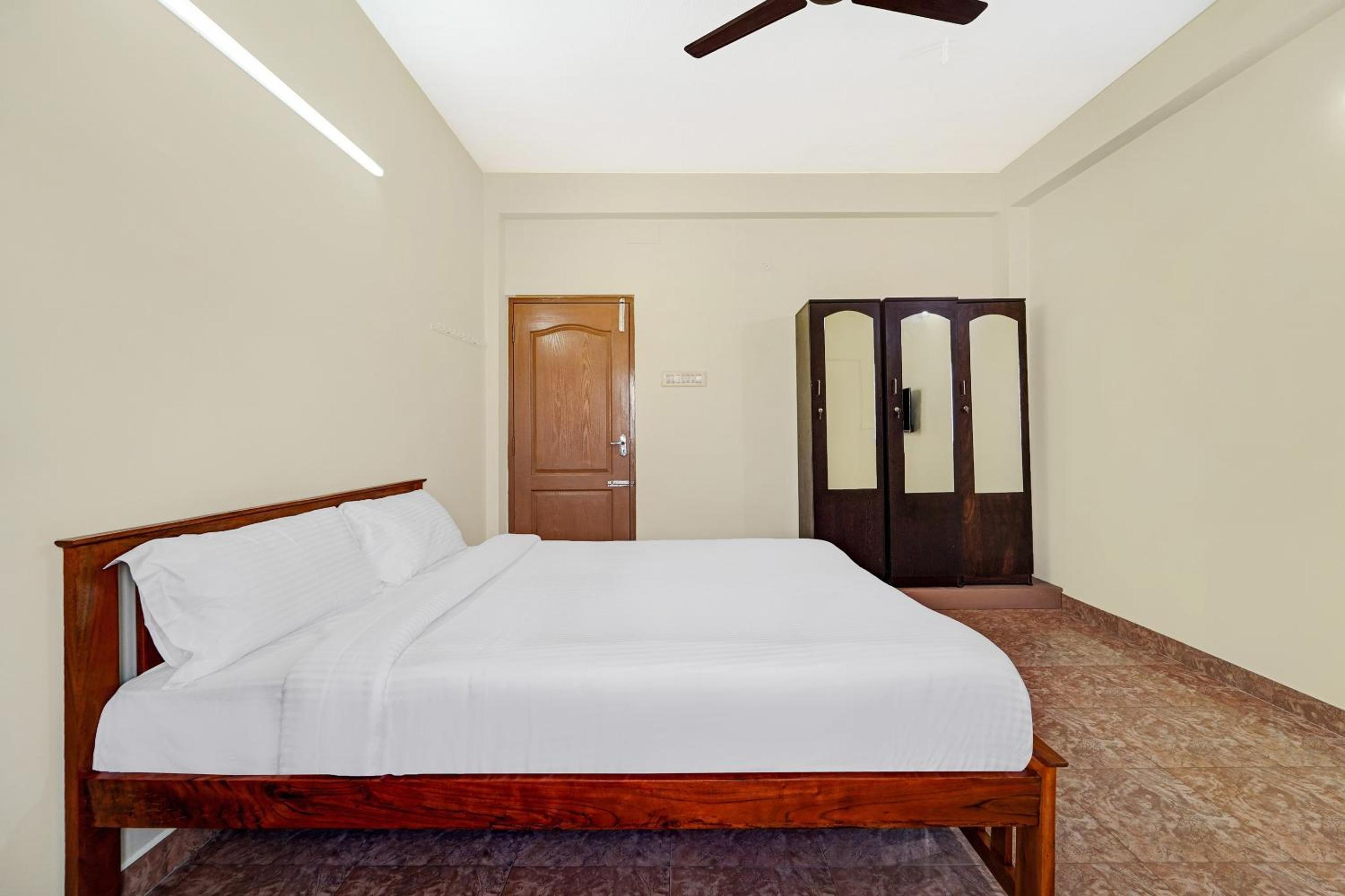 Standard Double Room - Photo 18