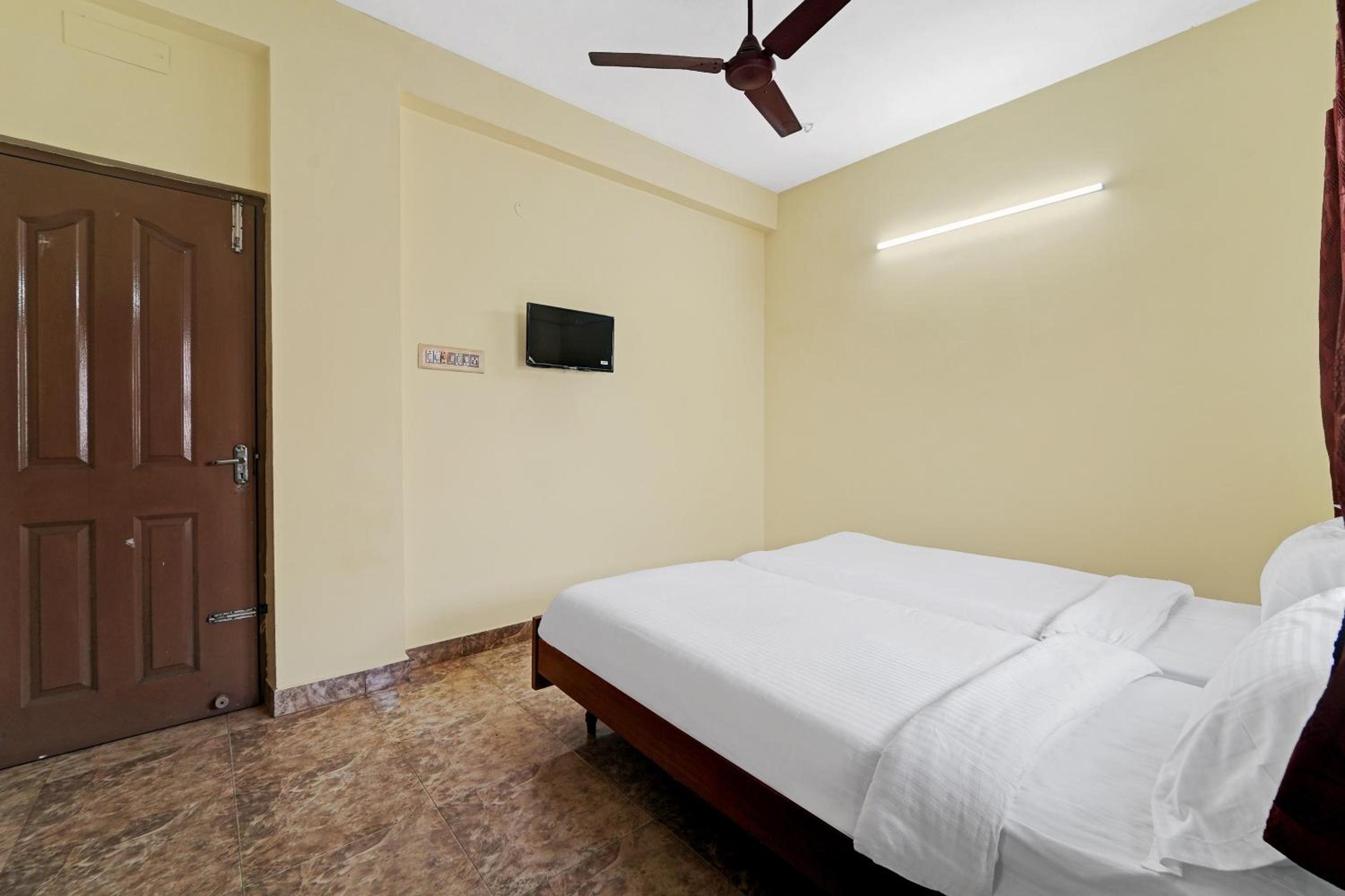 Standard Double Room - Photo 11