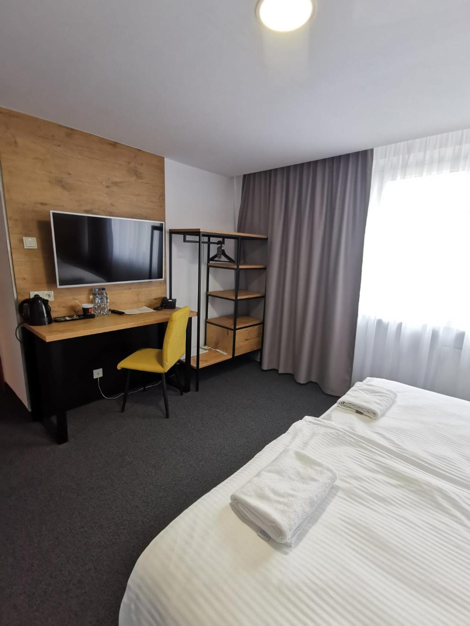 Double or Twin Room - Photo 21