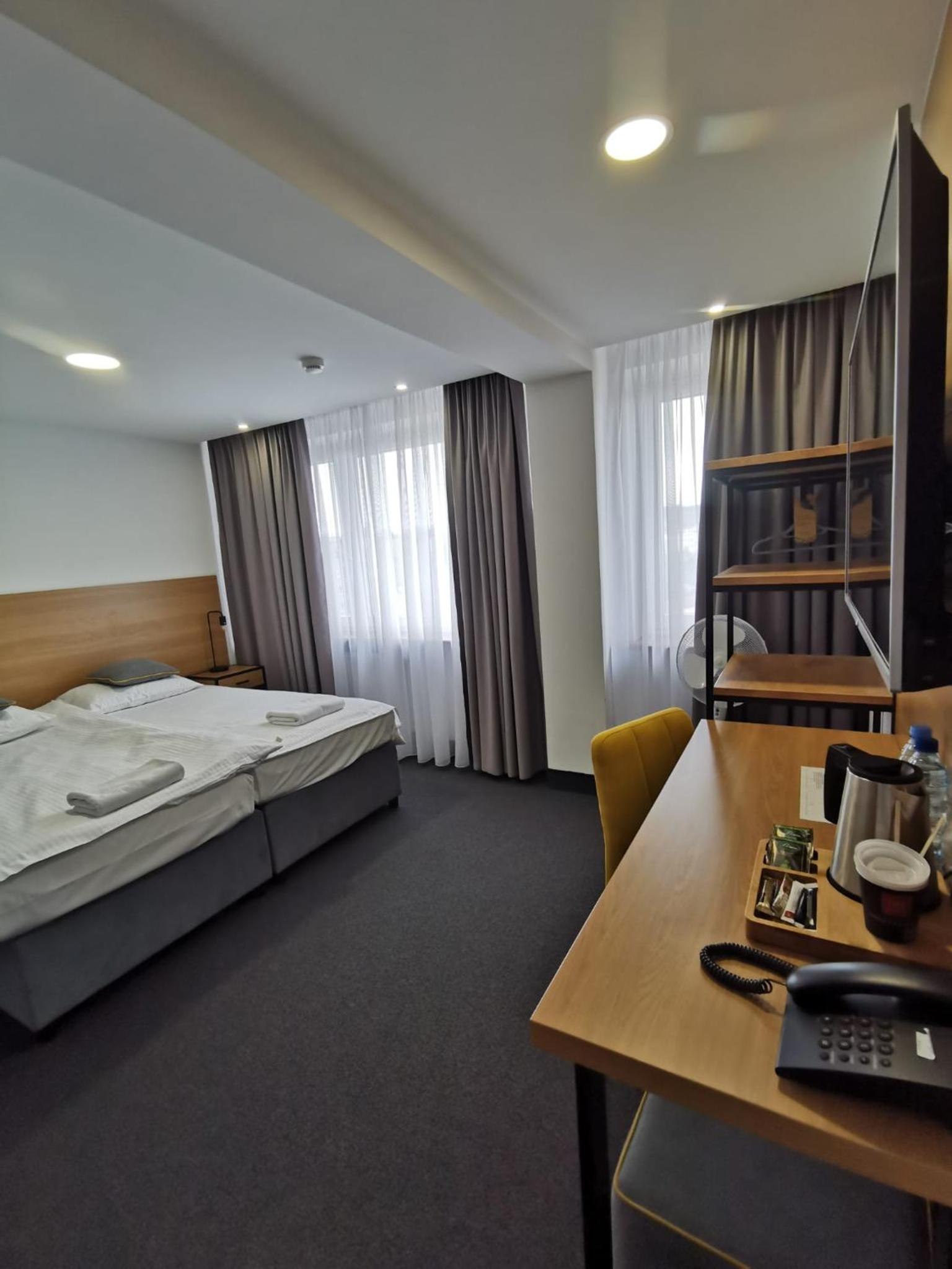 Double or Twin Room - Photo 31