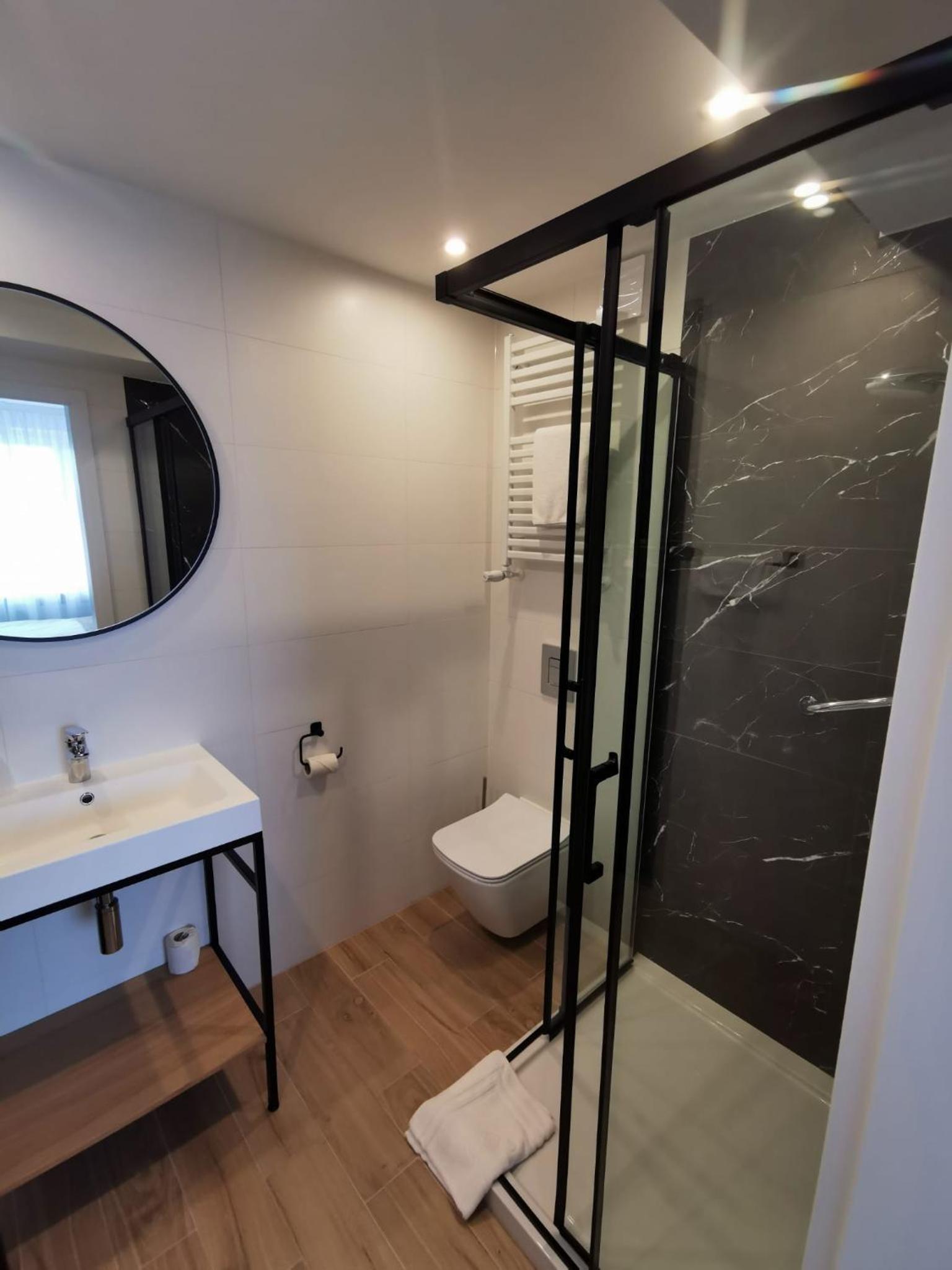 Double or Twin Room - Photo 20