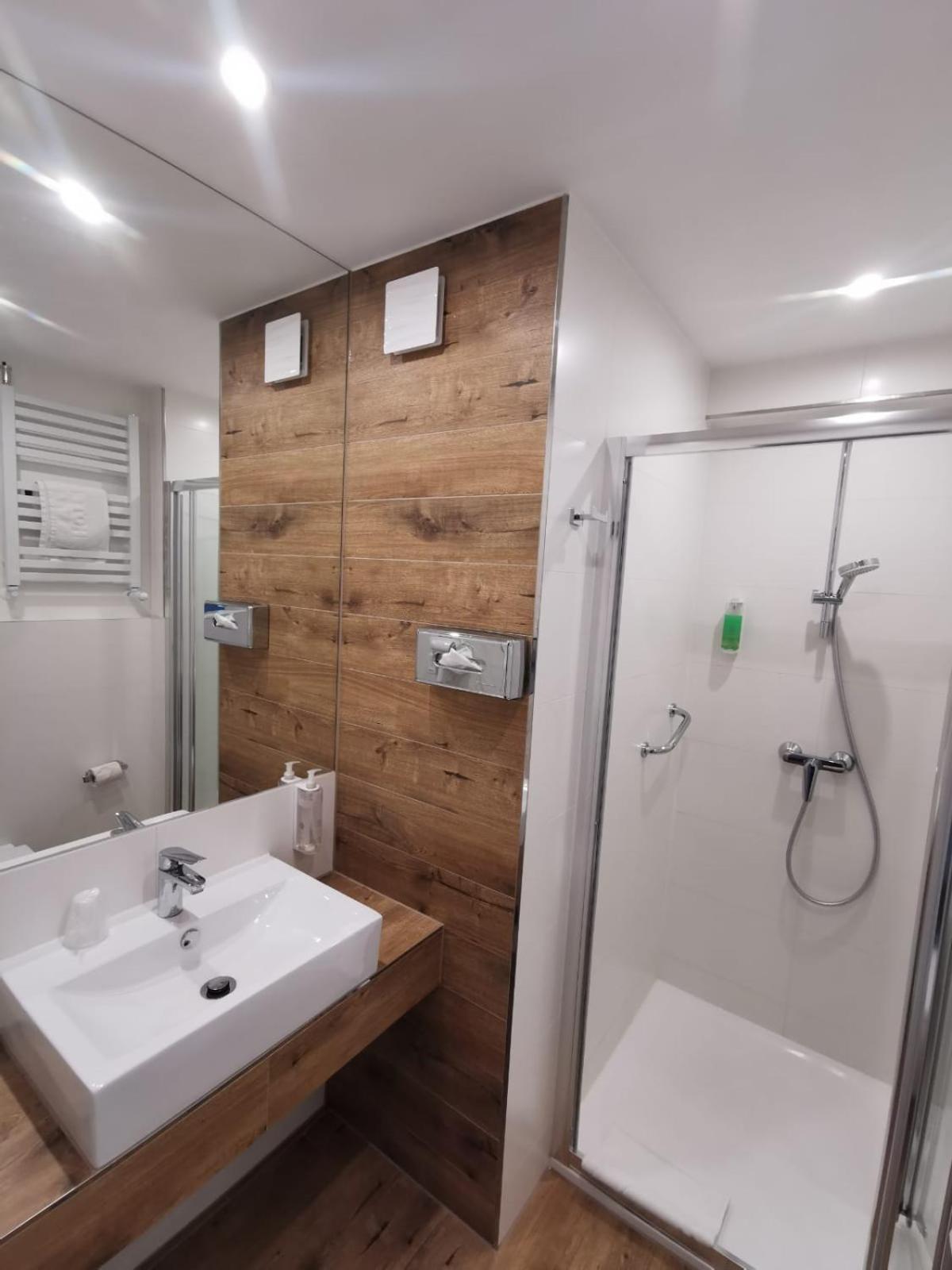 Double or Twin Room - Photo 32