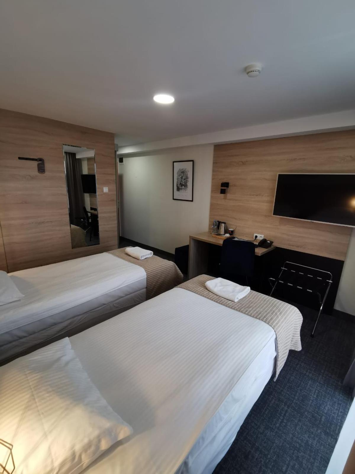 Double or Twin Room - Photo 25