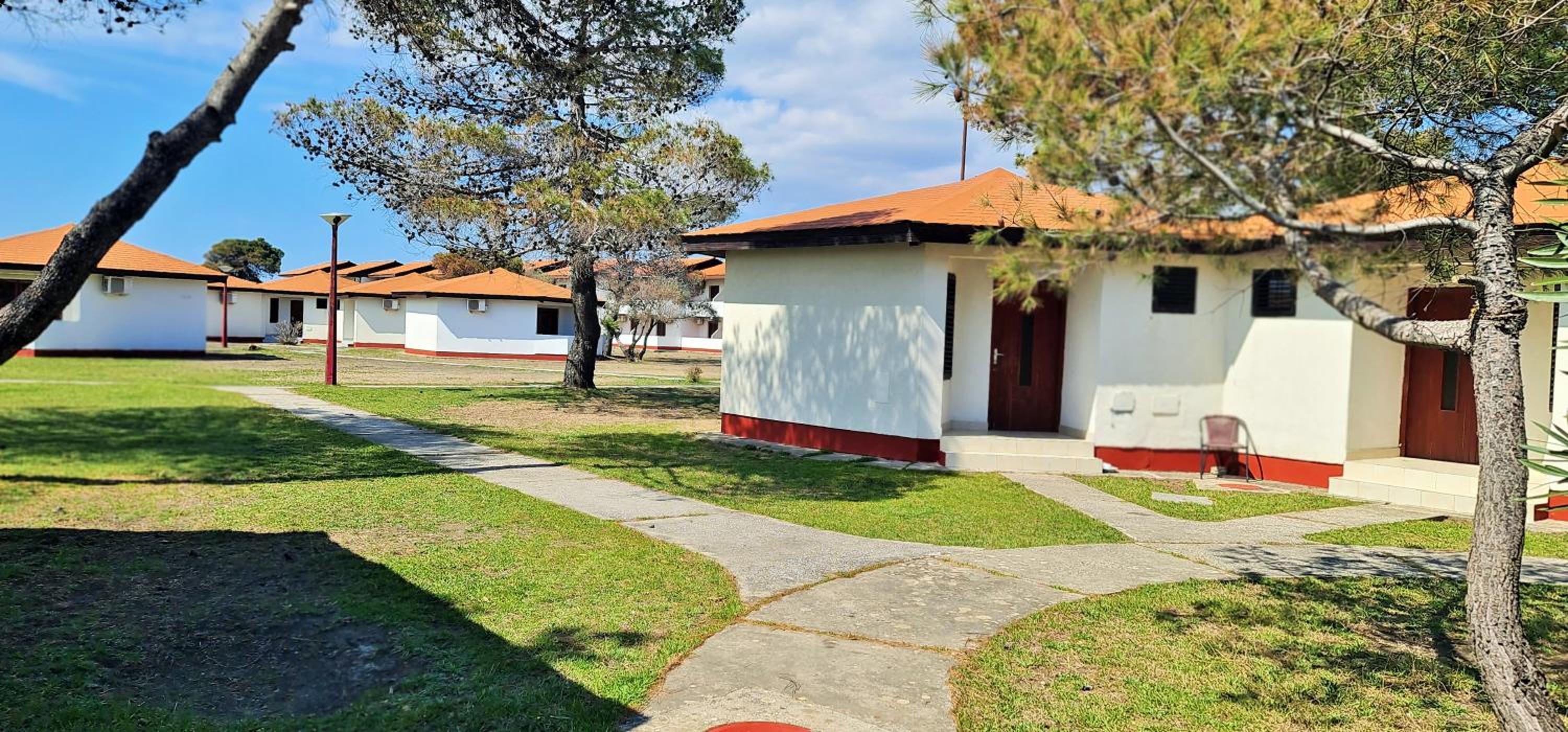Bungalow with balcony - Photo 15