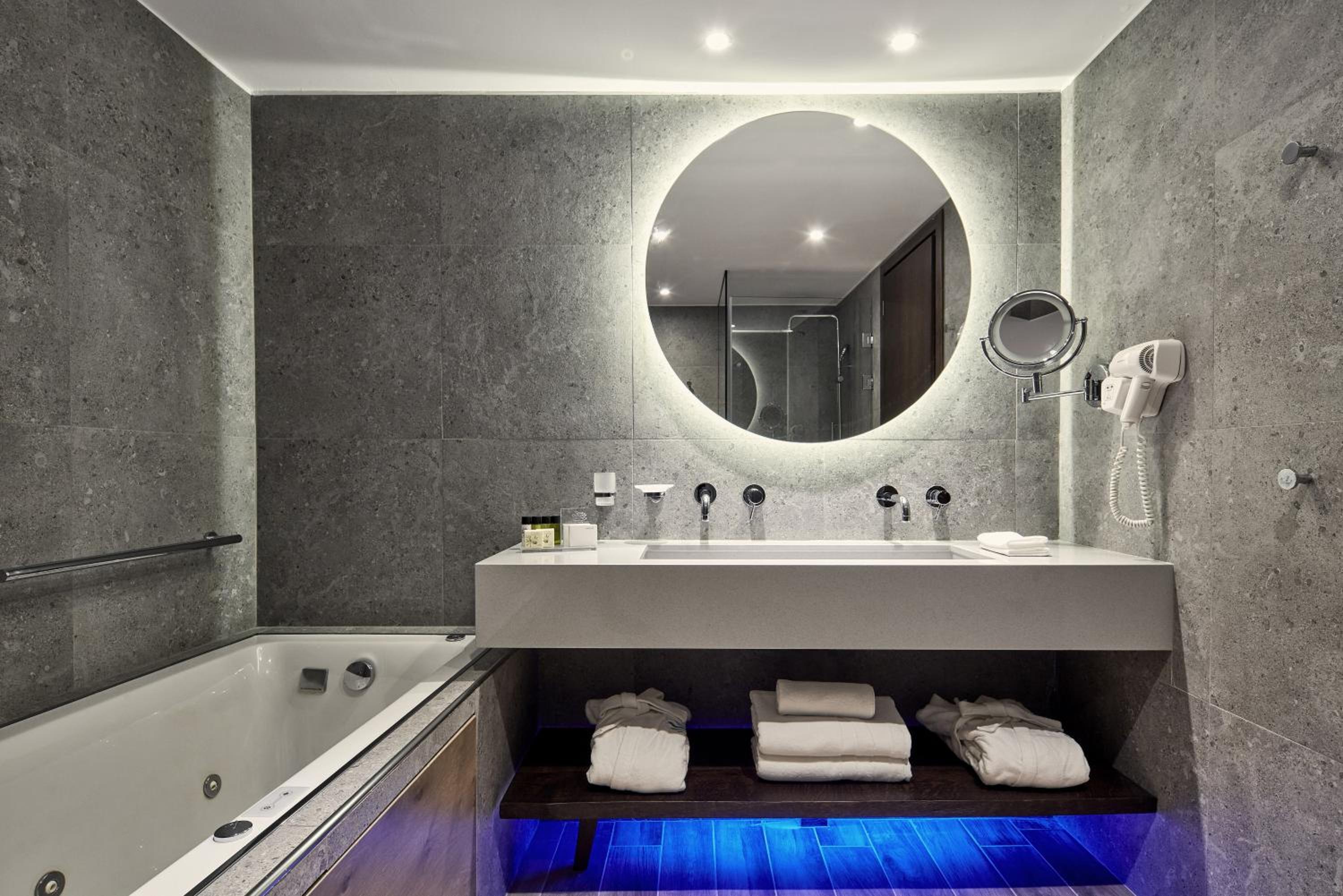 Family Suite Private Pool Inland View thumbnail 5