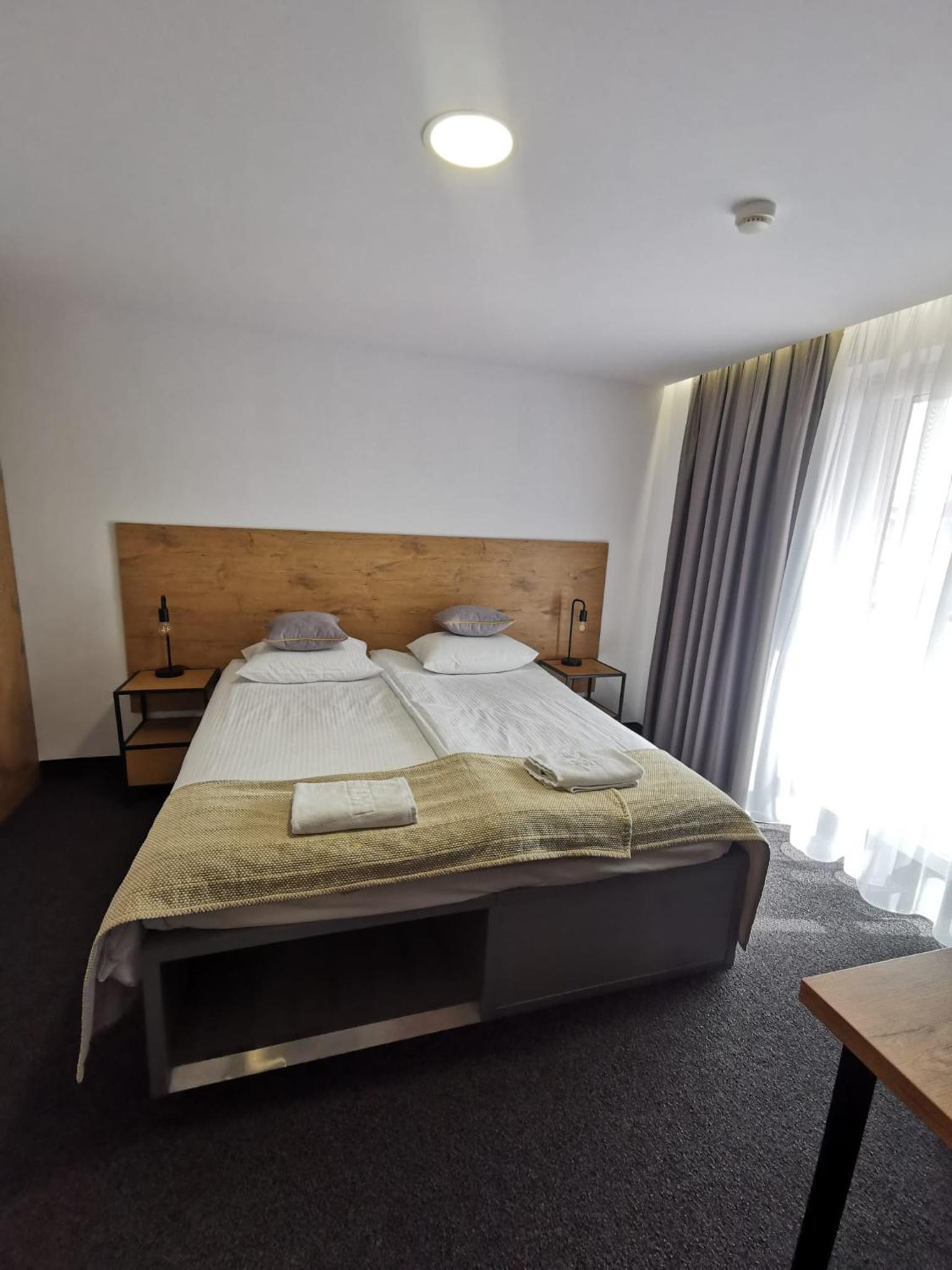 Junior Suite with Balcony - Photo 5