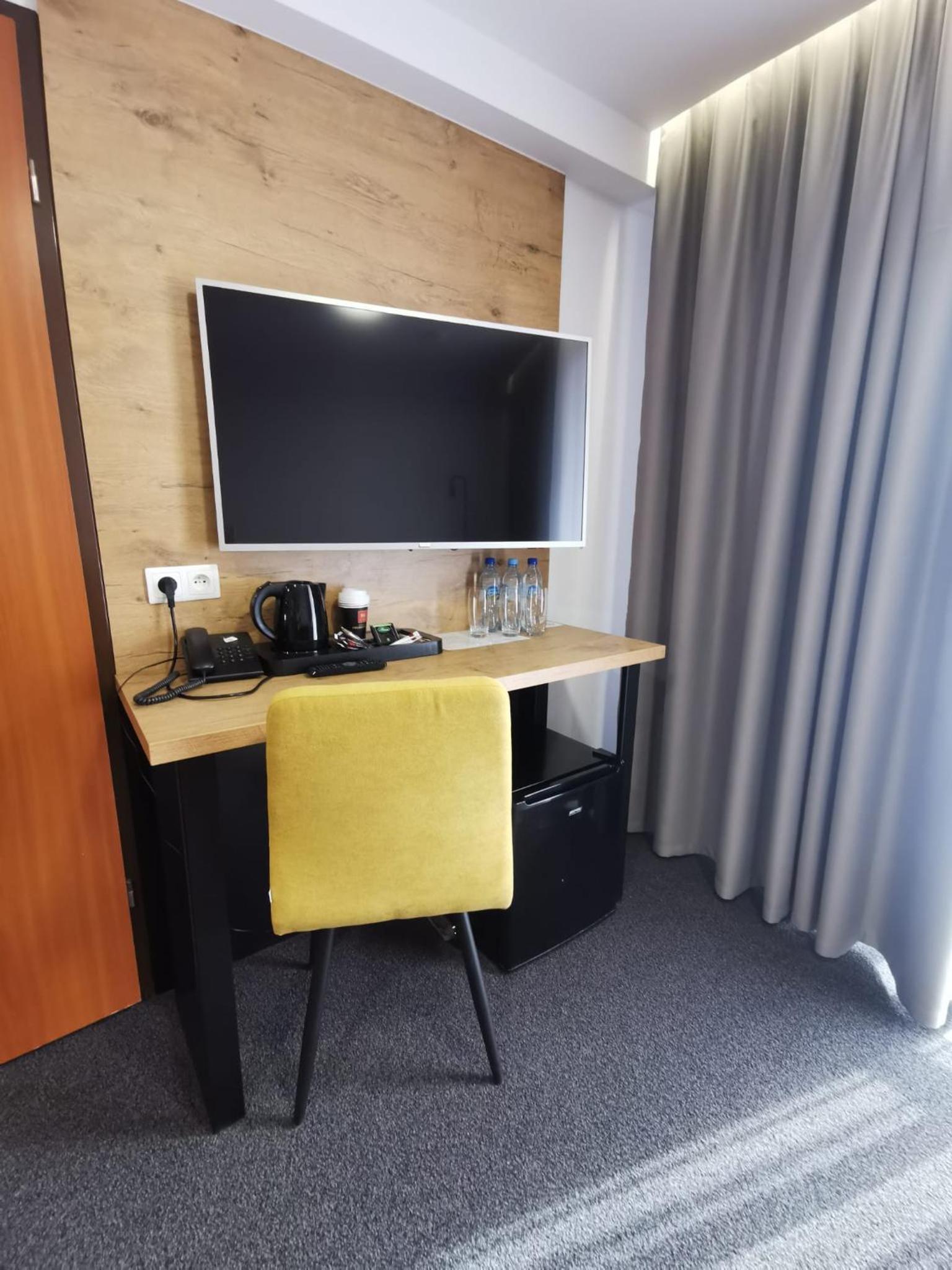 Junior Suite with Balcony - Photo 4