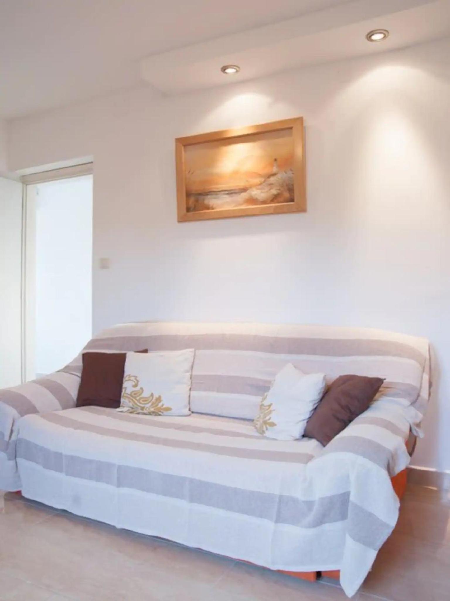 Luxury One Bedroom Apartment with Terrace