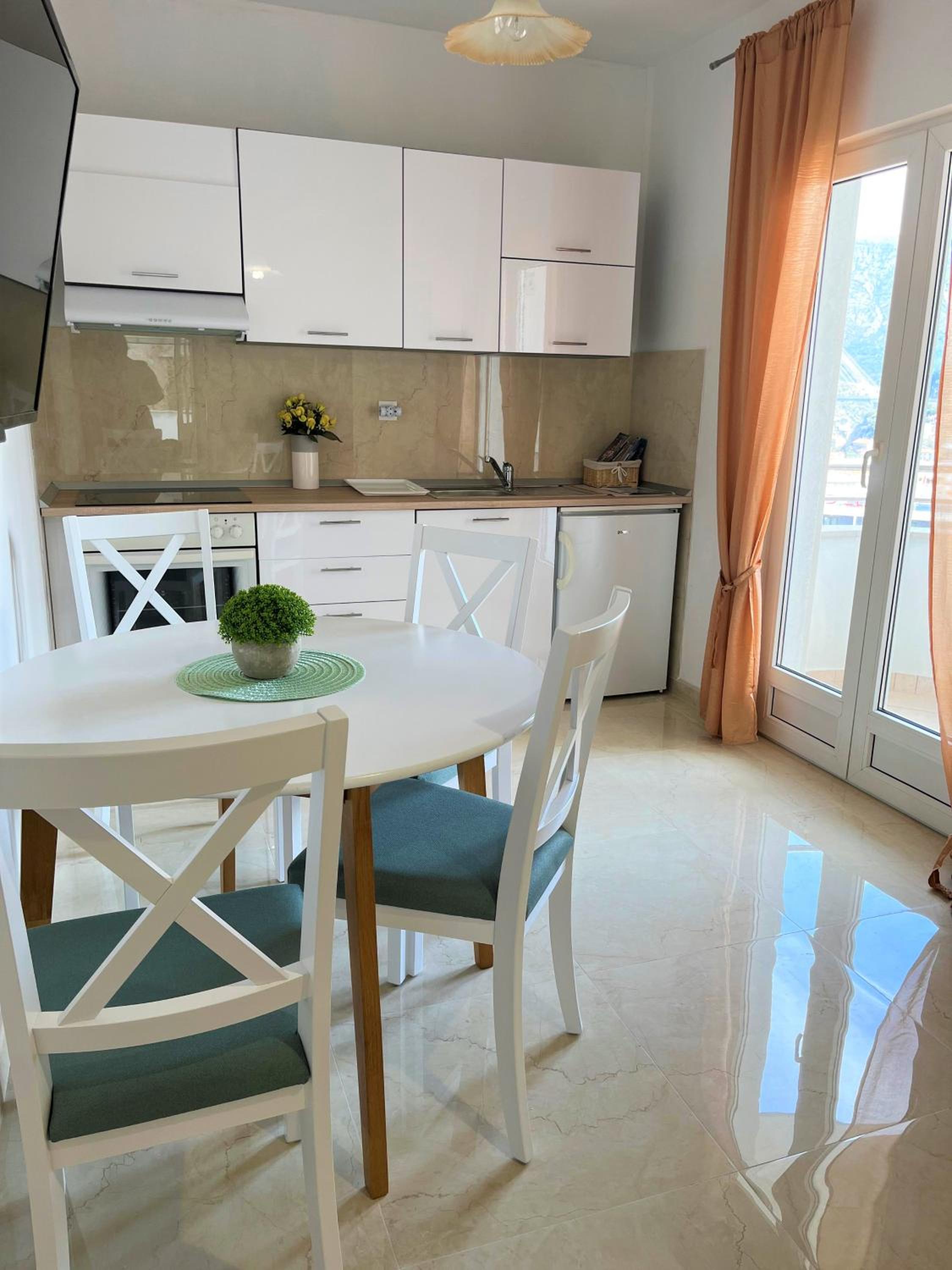 Apartment with Sea View thumbnail 5