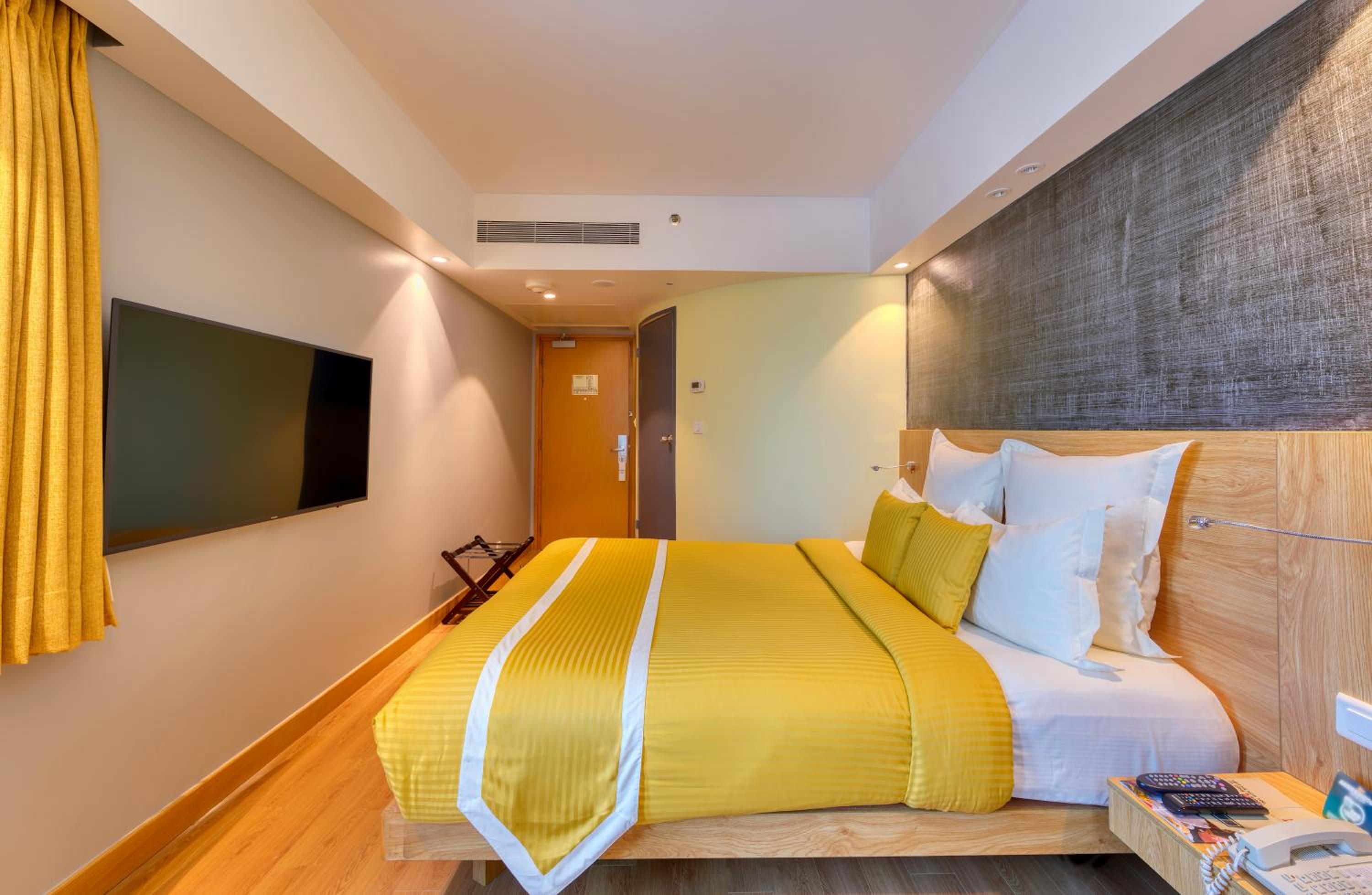 Premier Queen Room with Extra Benefits - Photo 3