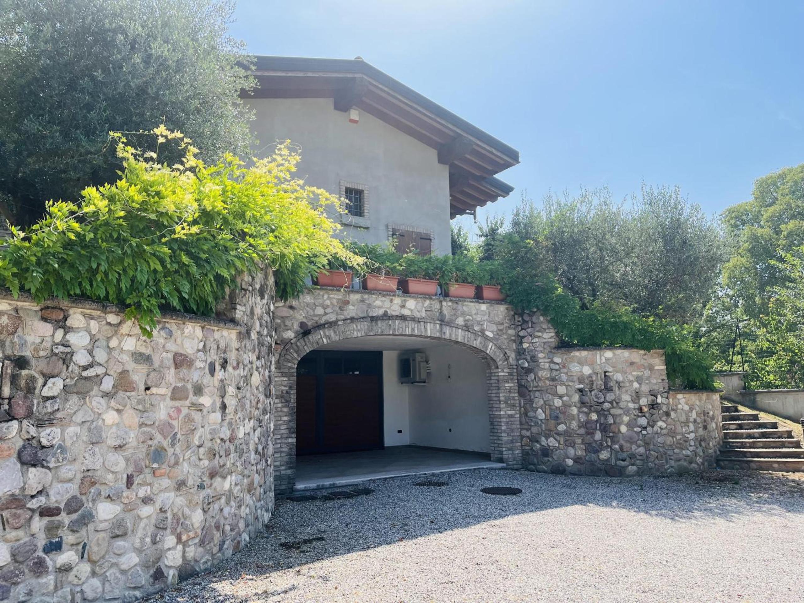 Villa photo 2