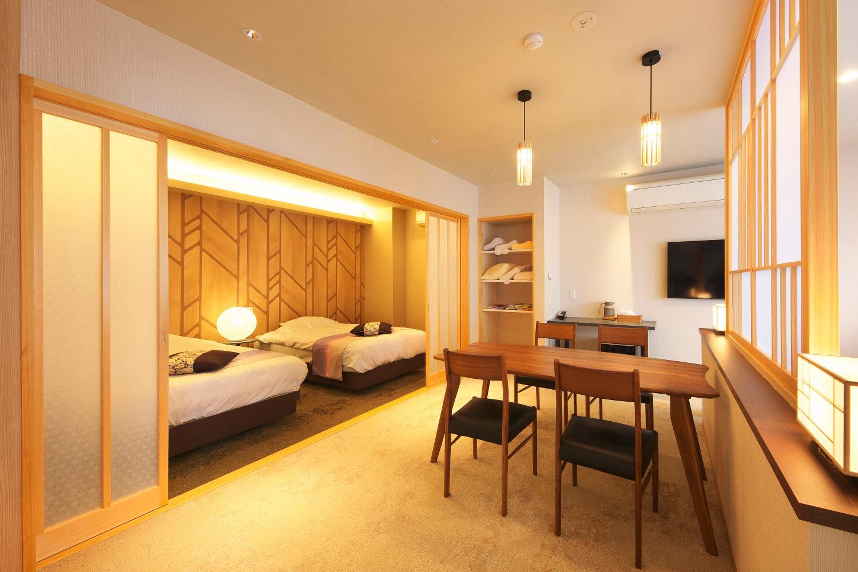 Queen Suite with Spa Bath