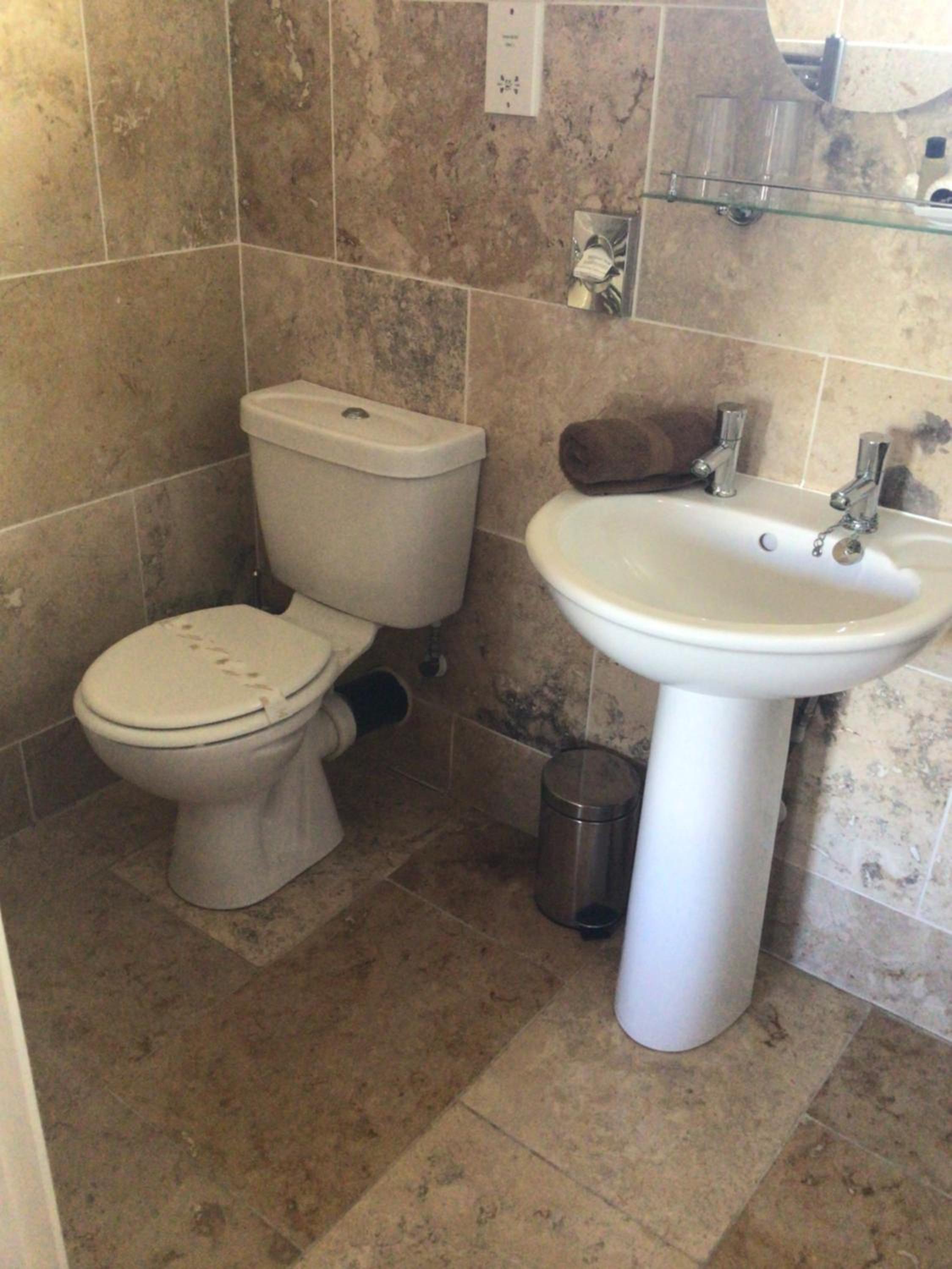 Standard Twin Room with Sea View - Photo 2