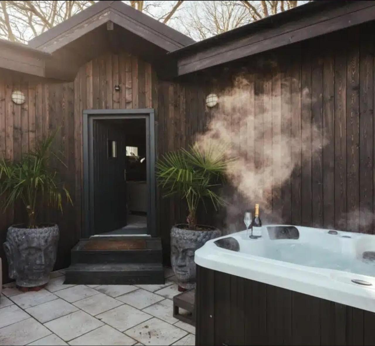 Suite with Hot Tub - Photo 3