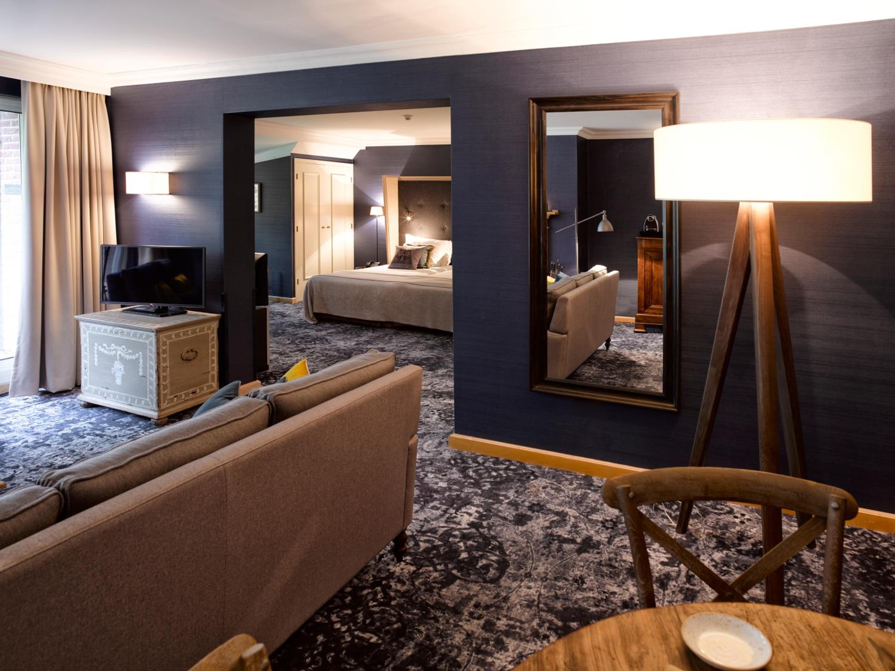 Deluxe Royal Suite - Photo 3