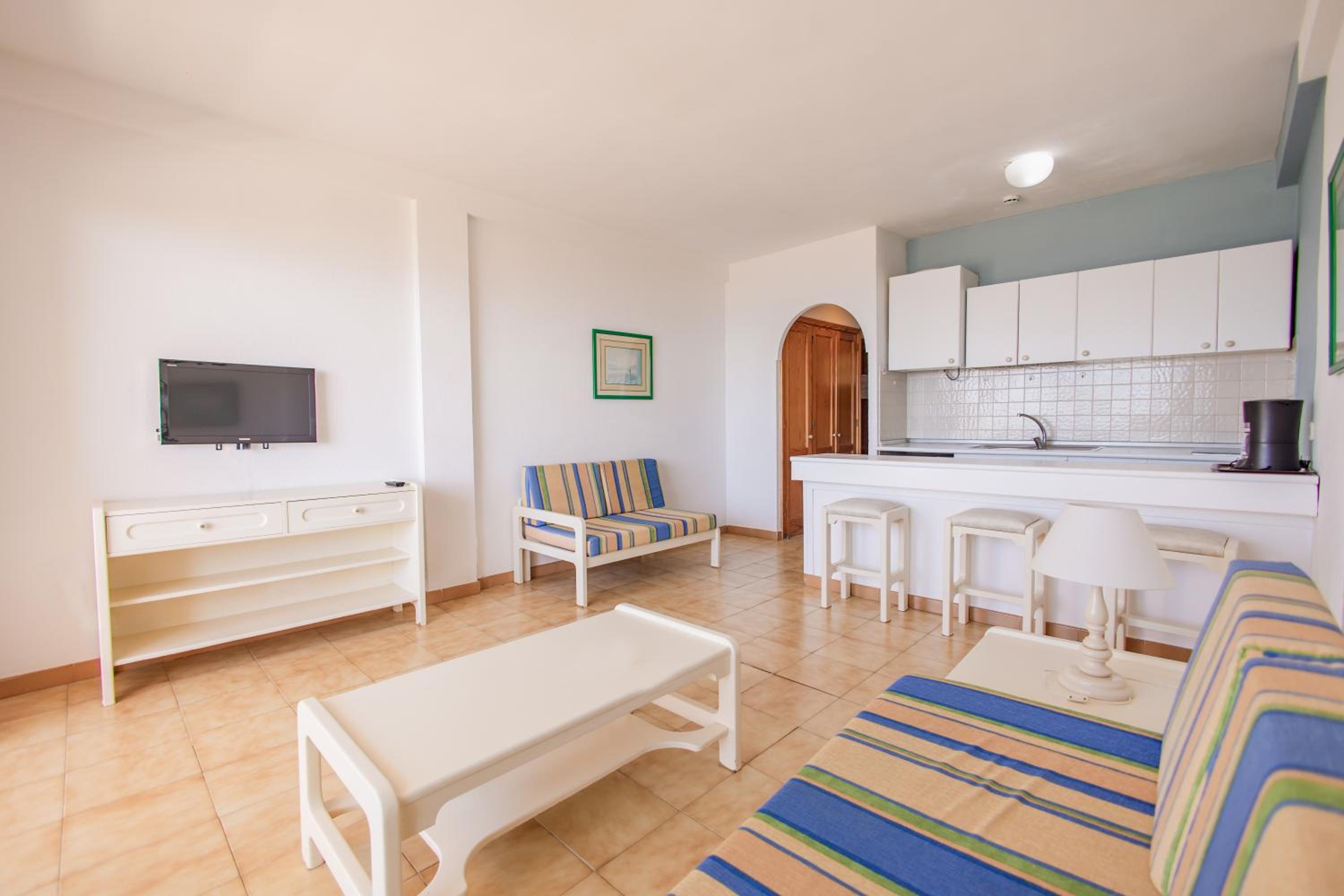 One-Bedroom Apartment With Sea View (1 Adult) - Photo 7