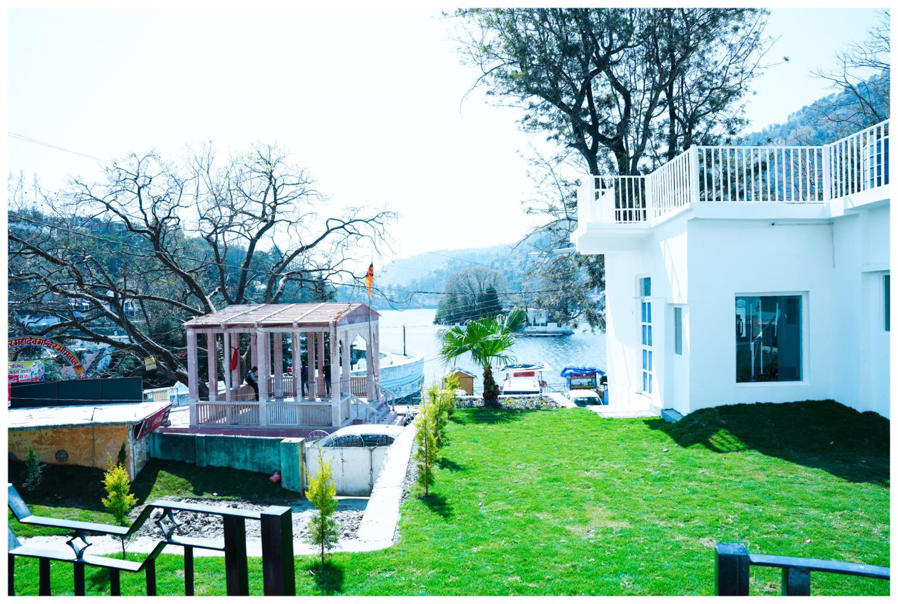 Studio with Lake View photo 2
