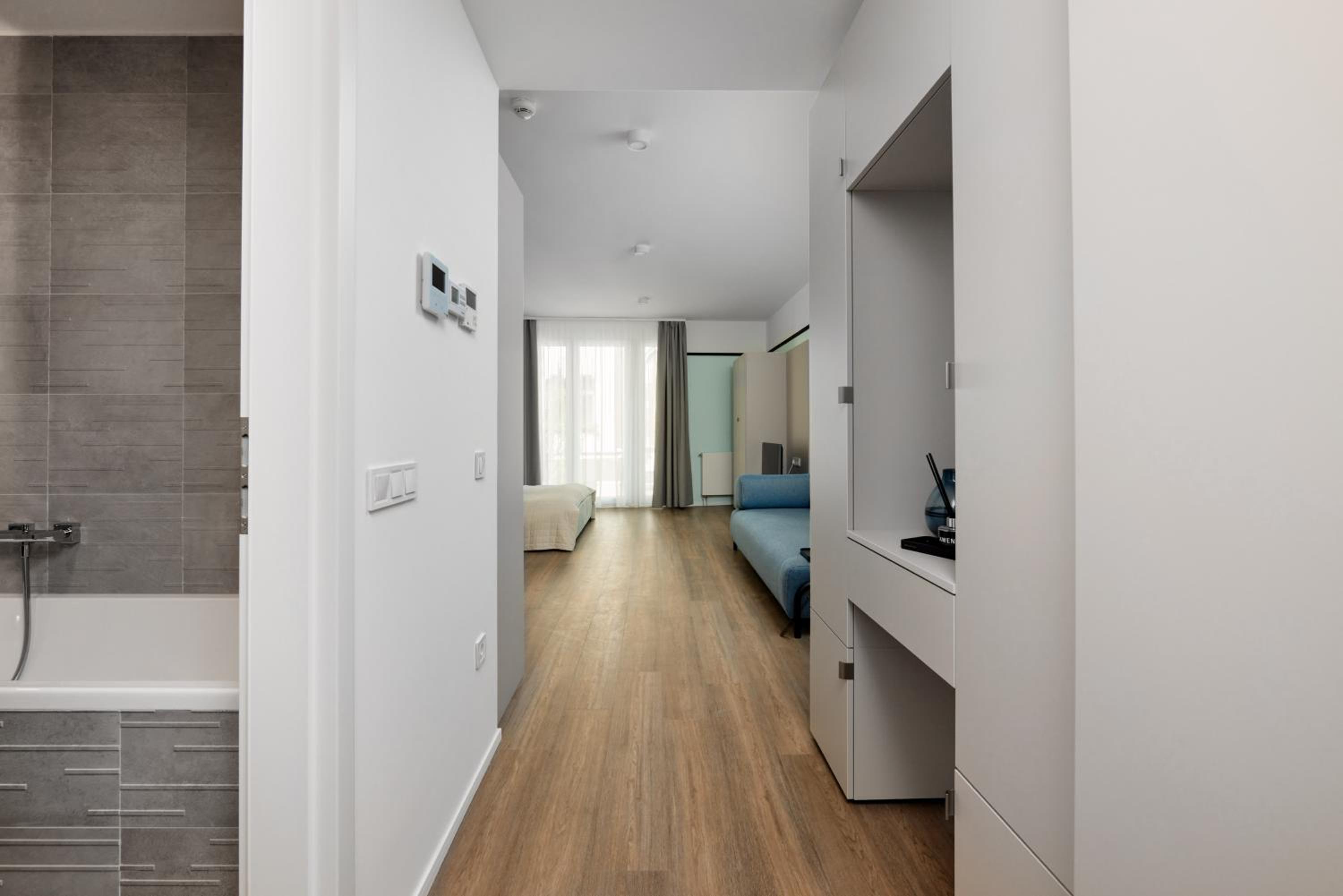 Suite - Photo 10