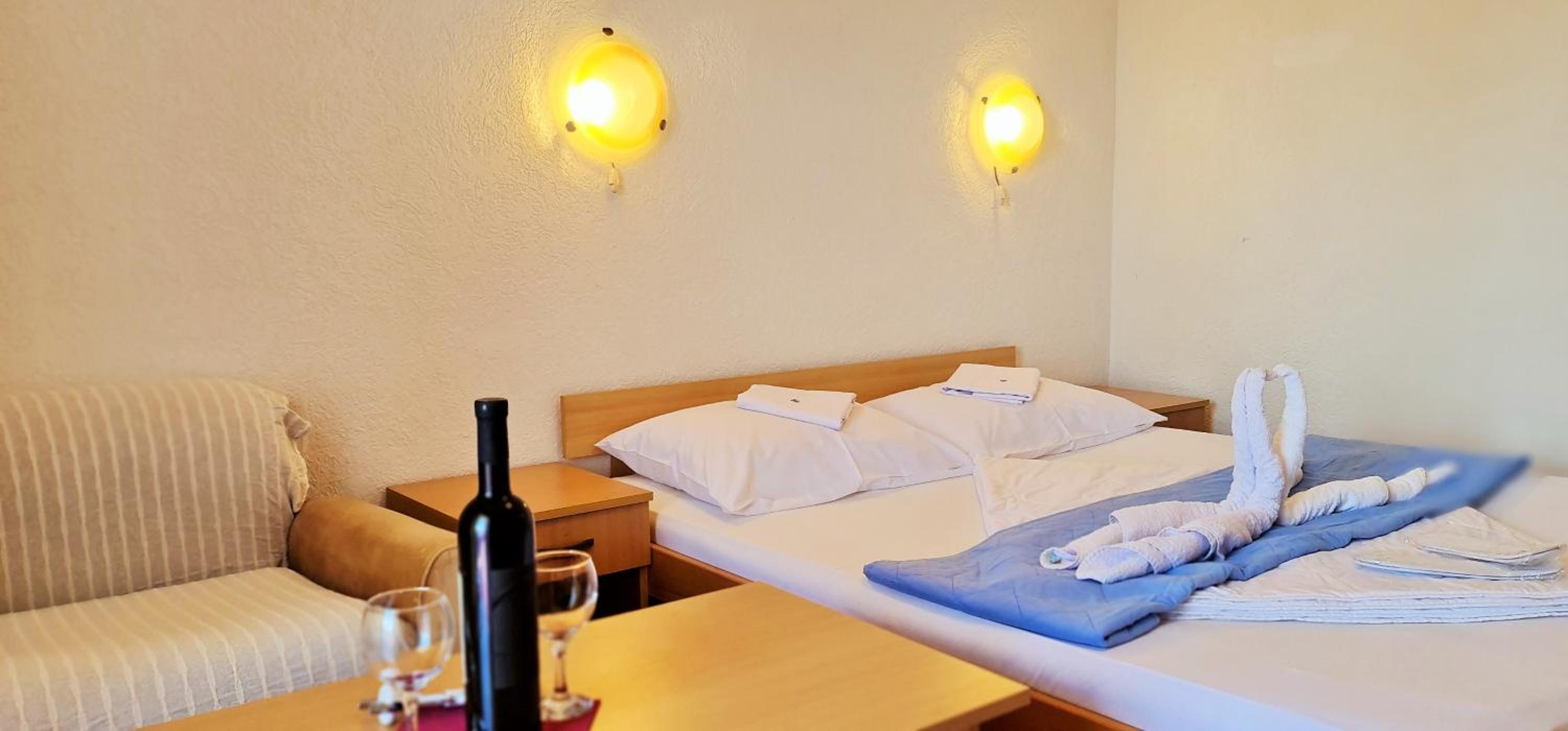 Double or Twin Room with Balcony - Photo 23