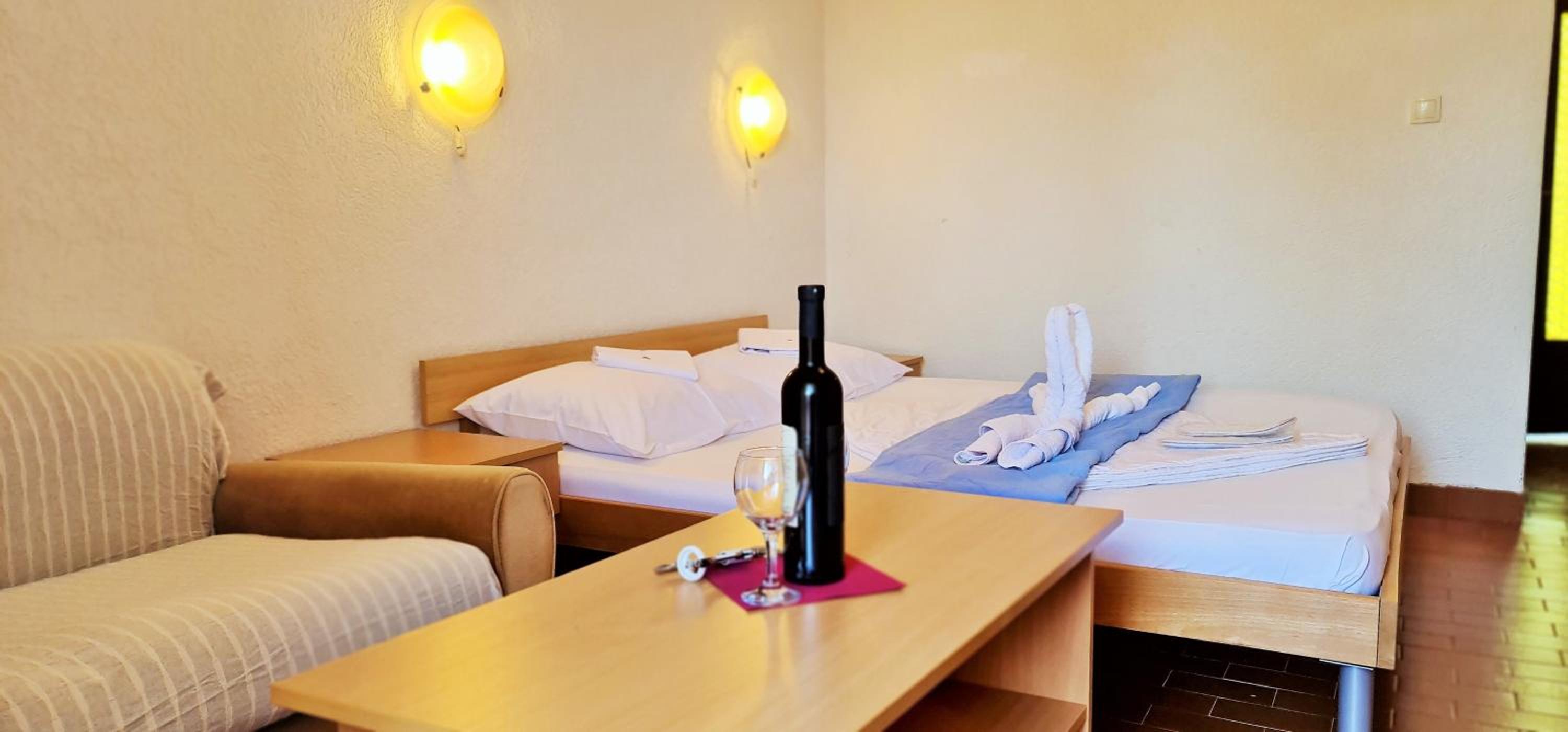 Double or Twin Room with Balcony - Photo 21