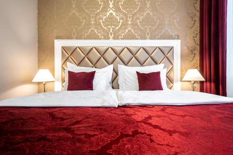 Superior King Suite - Photo 1