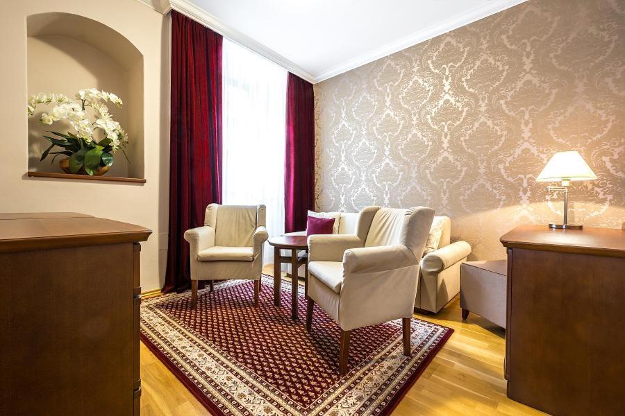 Superior King Suite - Photo 3
