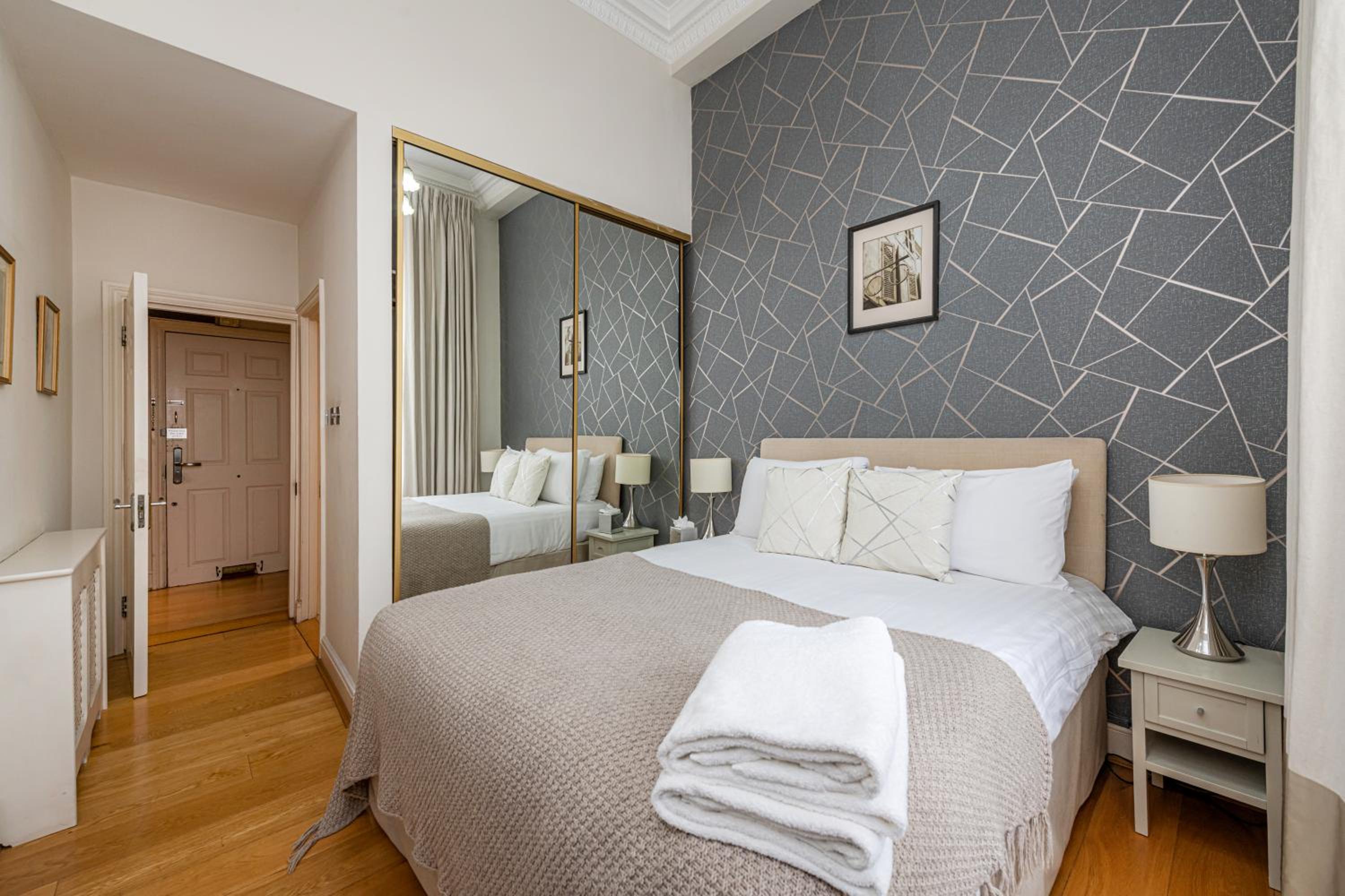 Deluxe Two-Bedroom Apartment