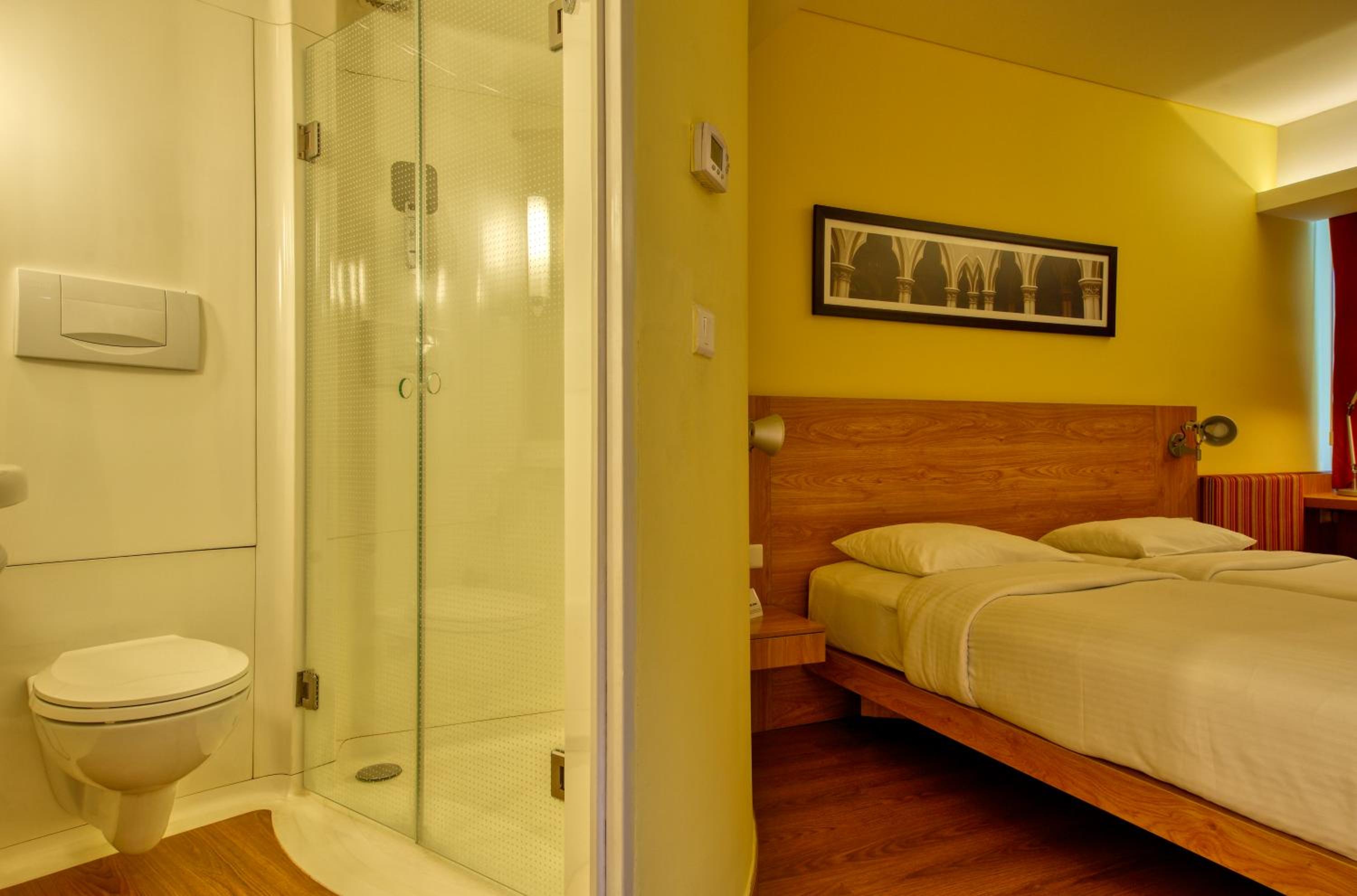Deluxe Twin Room with Extra Benefit - Photo 1