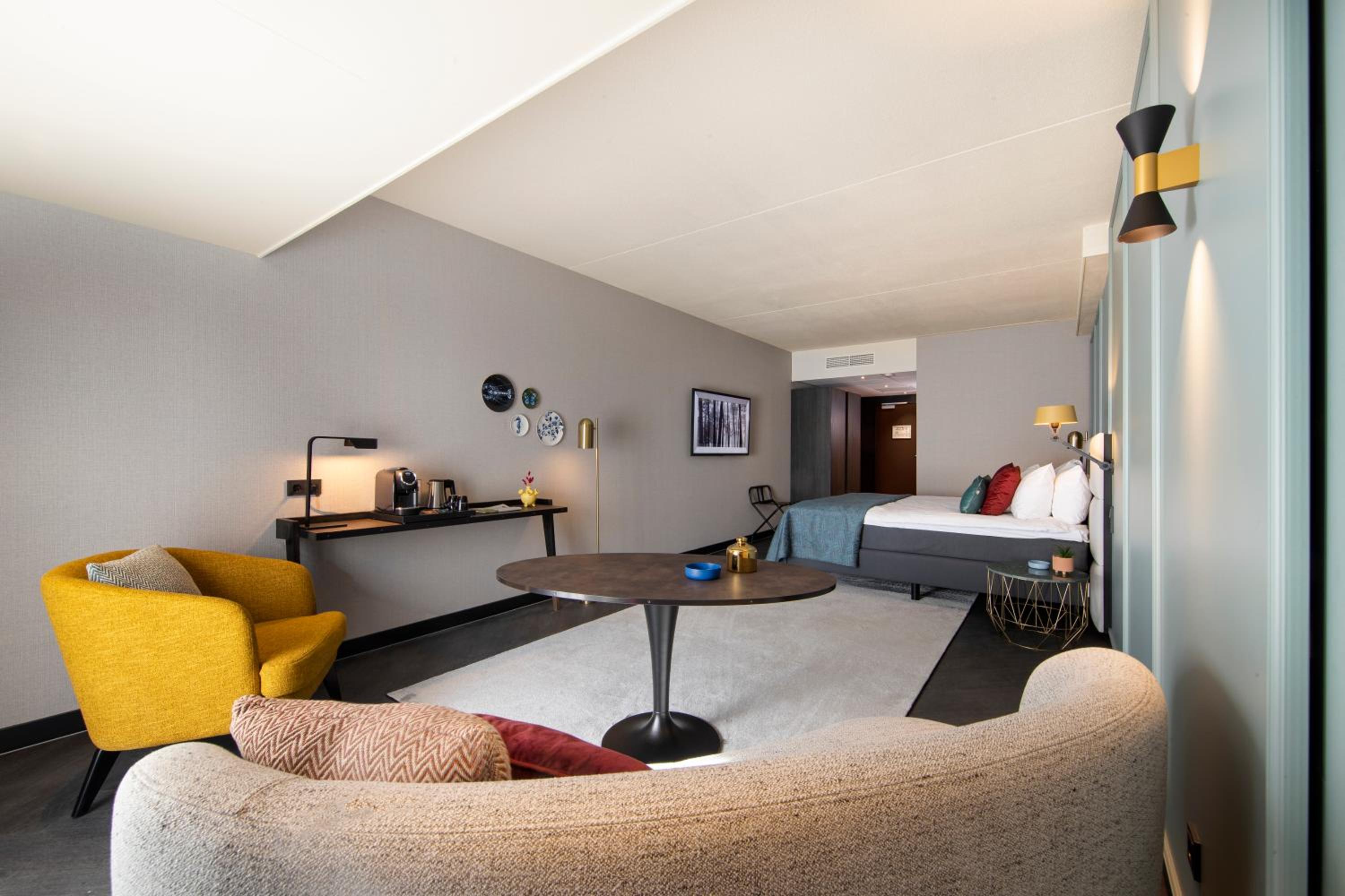 Superior Double or Twin Room with Balcony - Photo 8