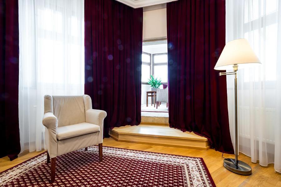Superior King Suite - Photo 4