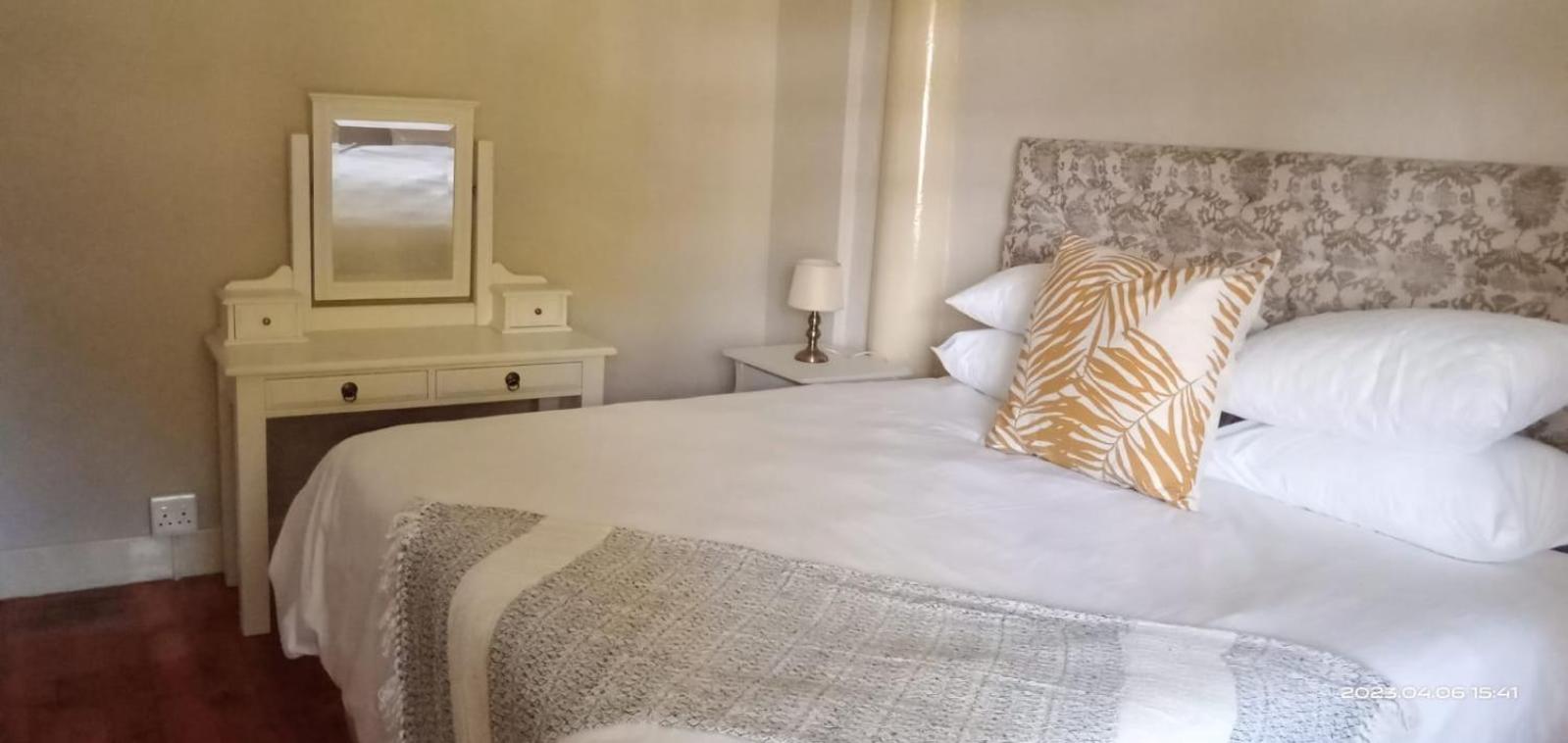 Large Double or Twin Room photo 1