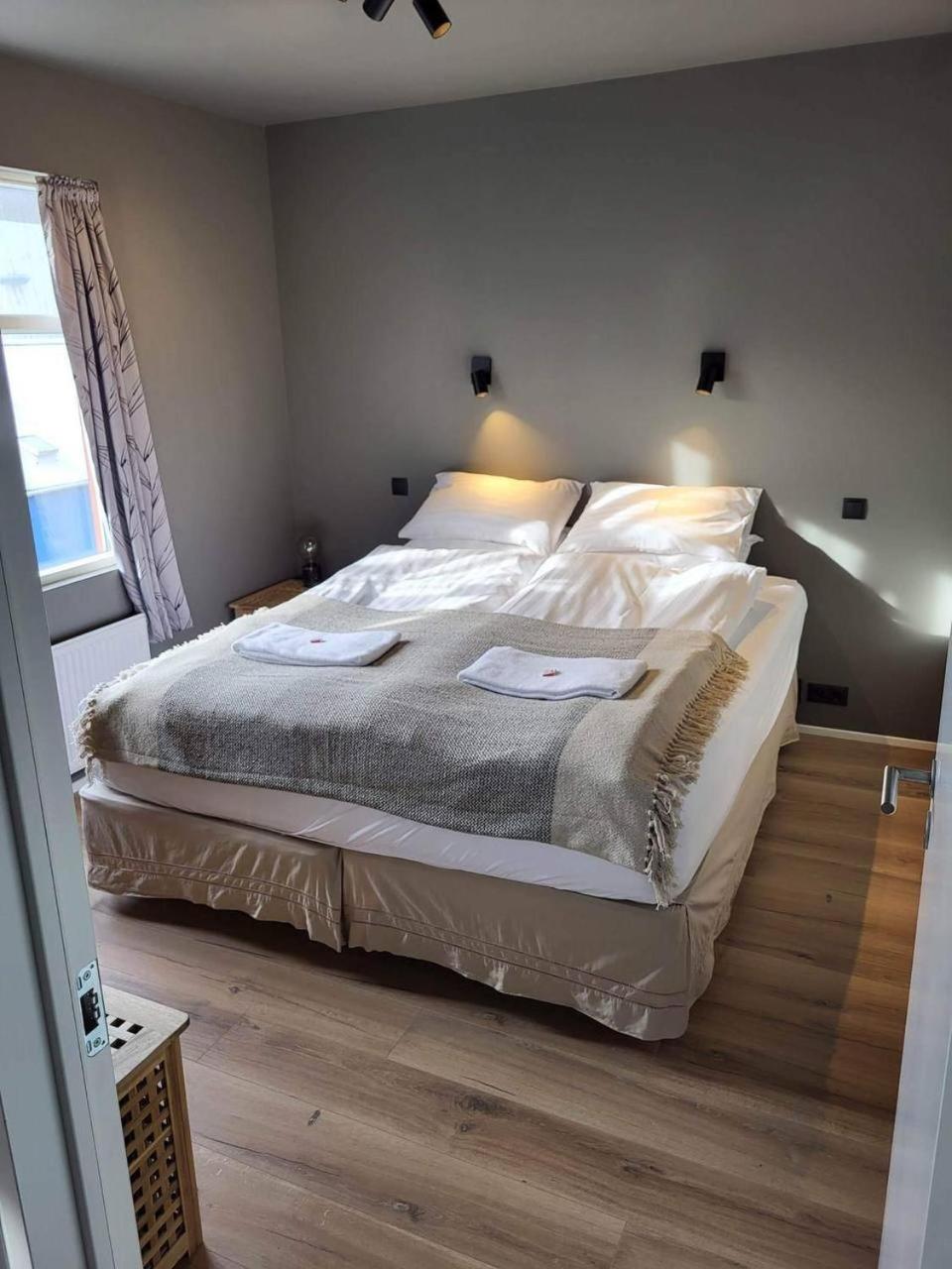 One-Bedroom Apartment - Photo 7