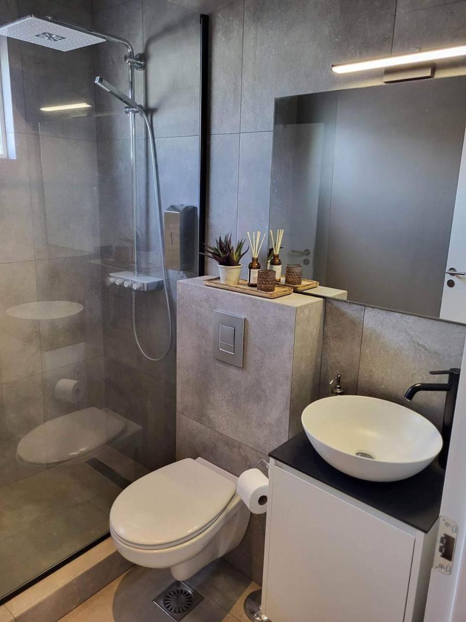 One-Bedroom Apartment - Photo 8